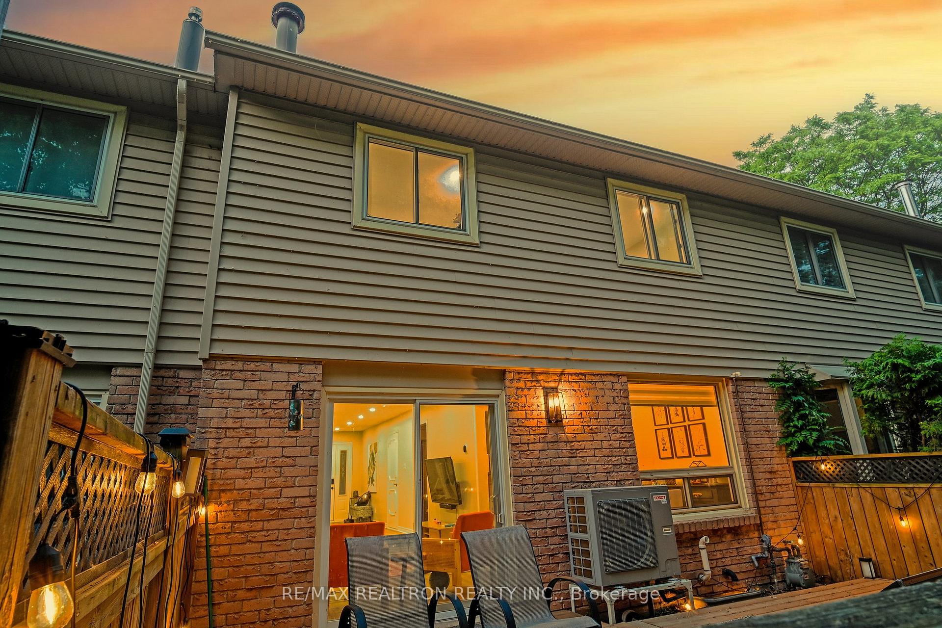 3 Bedrooms Condo at 5411 Lakeshore, Burlington For sale