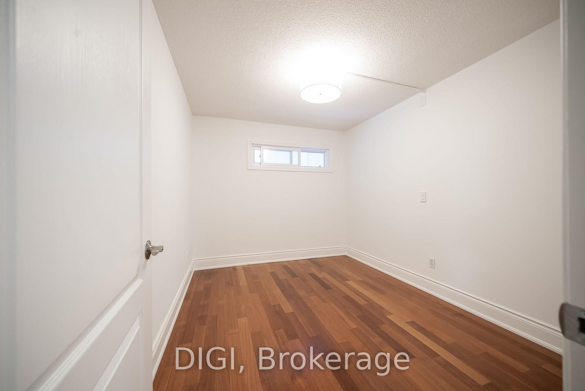 3 Bedrooms Condo at 75 York Mills, Toronto For sale