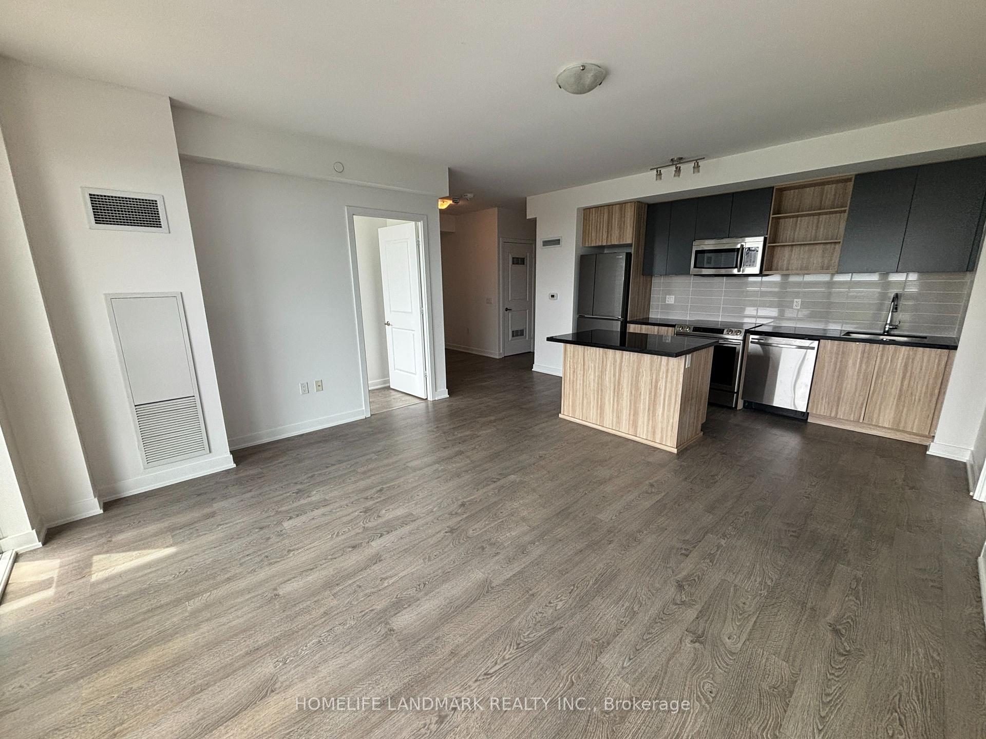 3 Bedrooms Condo at 4677 Glen Erin, Mississauga For sale