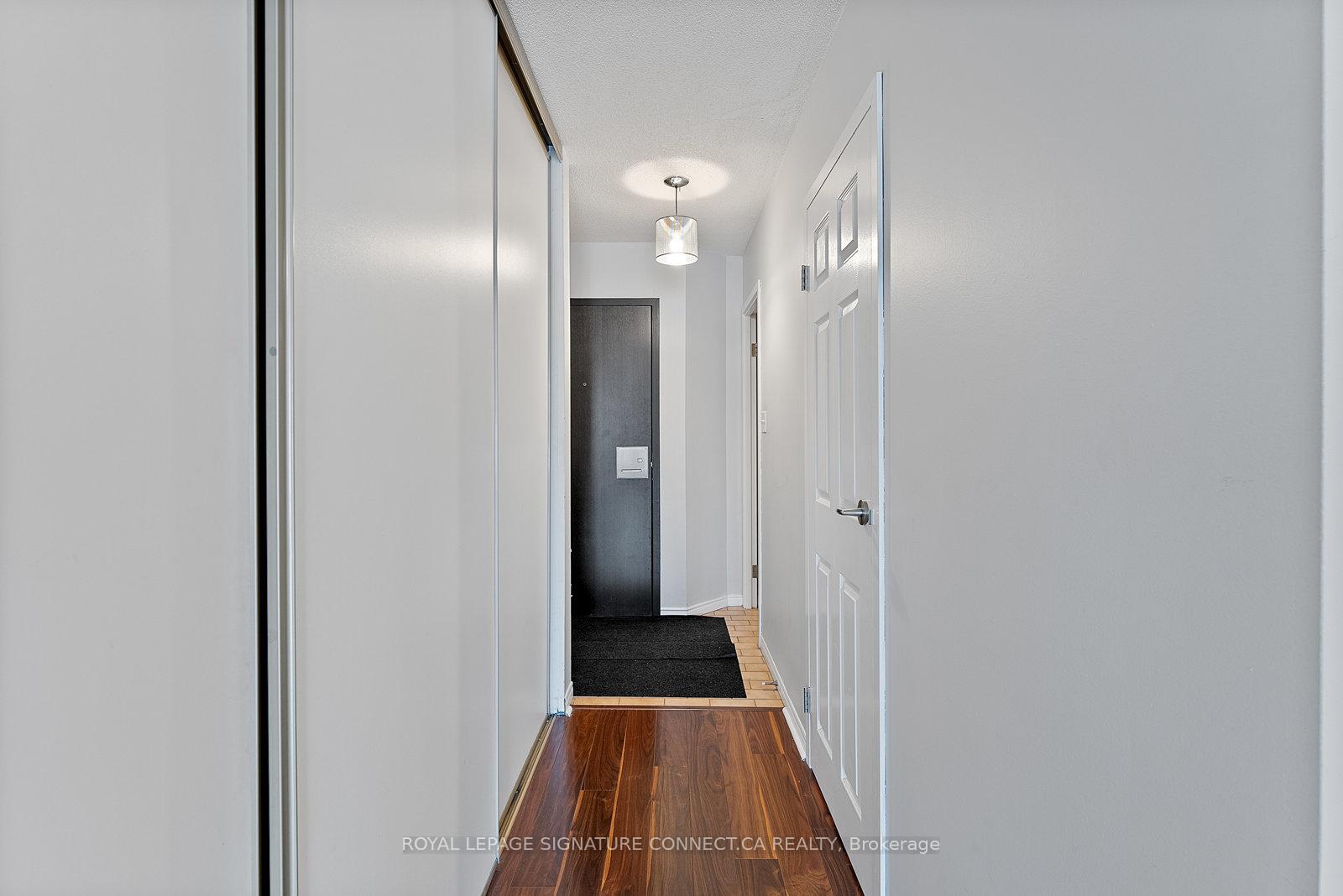 2 Bedrooms Condo at 25 The Esplanade, Toronto For sale
