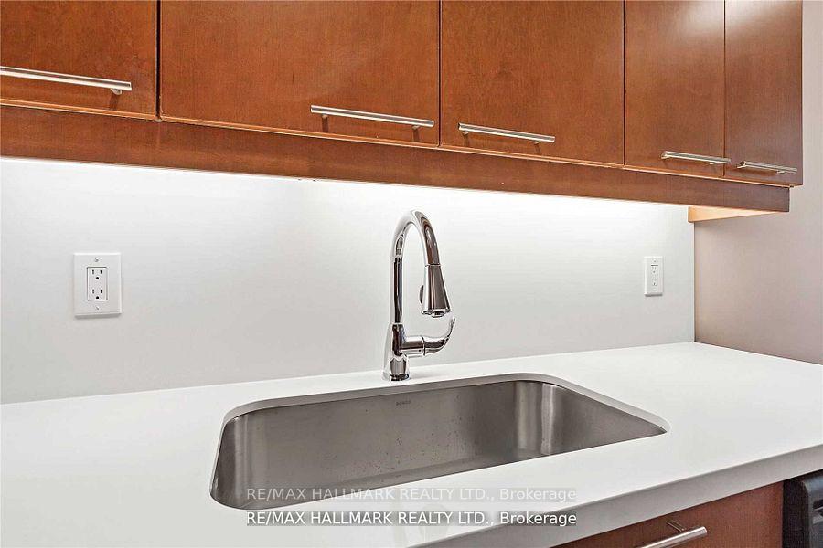 2 Bedrooms Condo at 1121 Bay, Toronto For sale