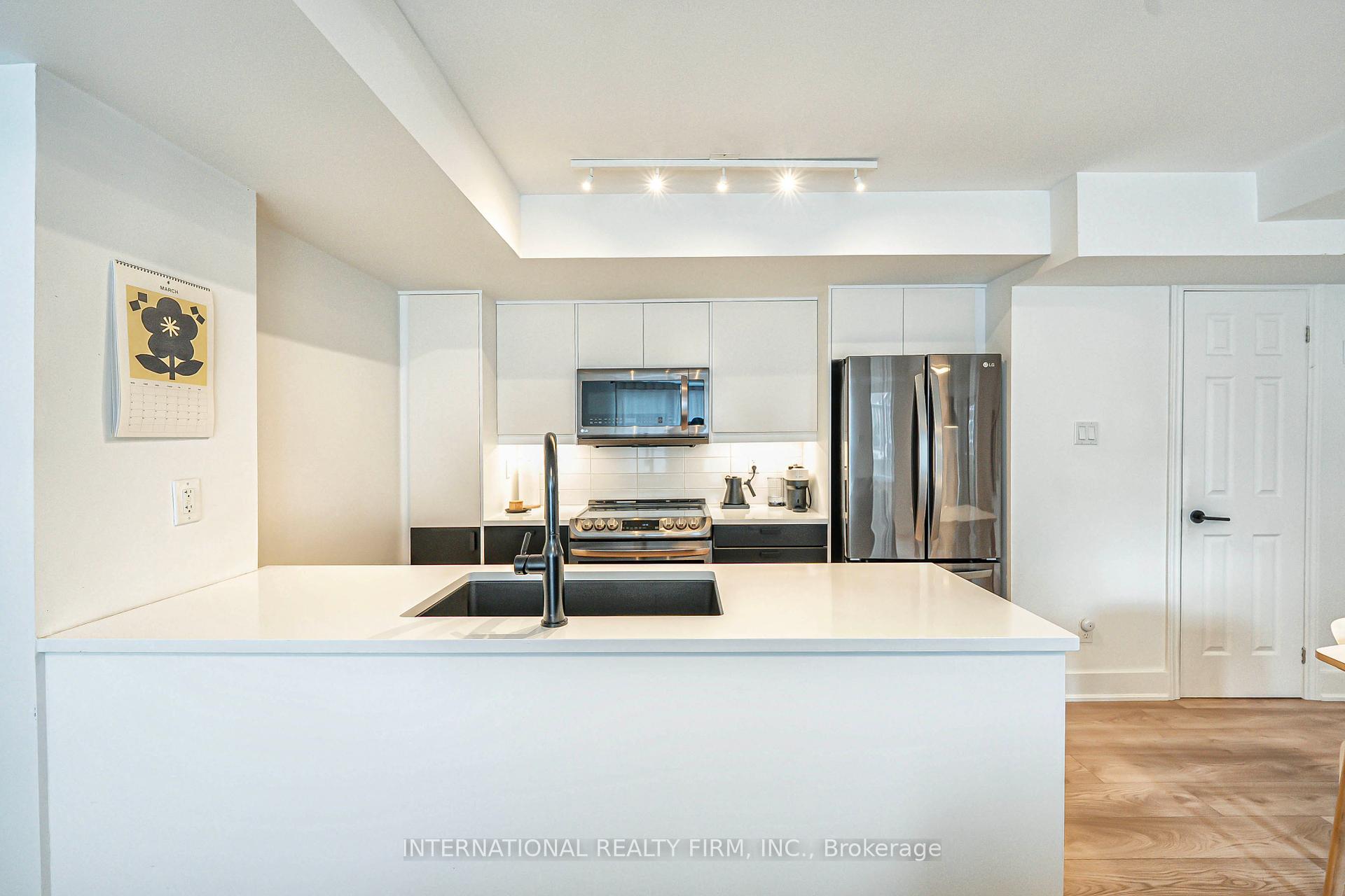 3 Bedrooms Condo at 1 Ruttan, Toronto For sale