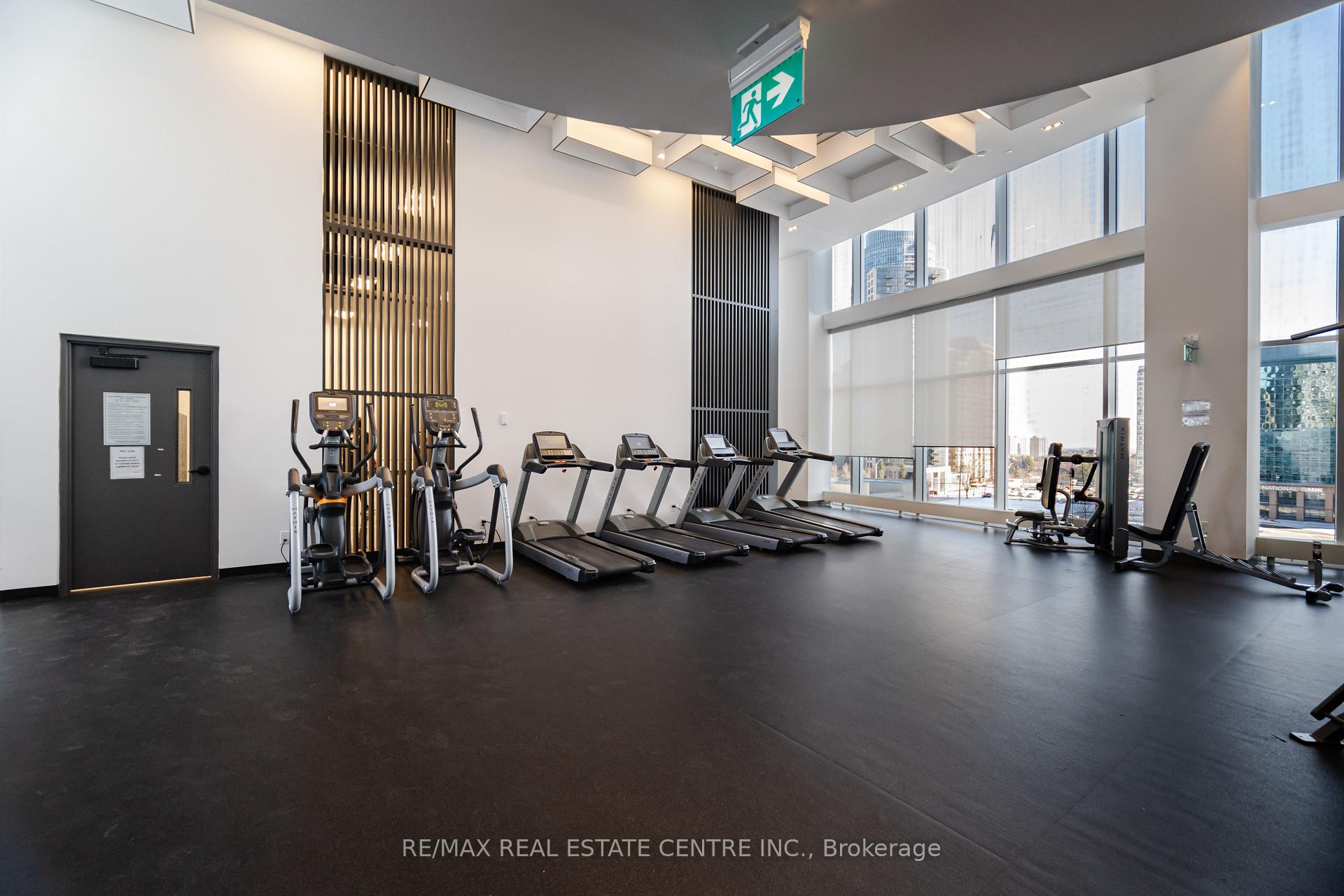 2 Bedrooms Condo at 4065 Confederation, Mississauga For sale