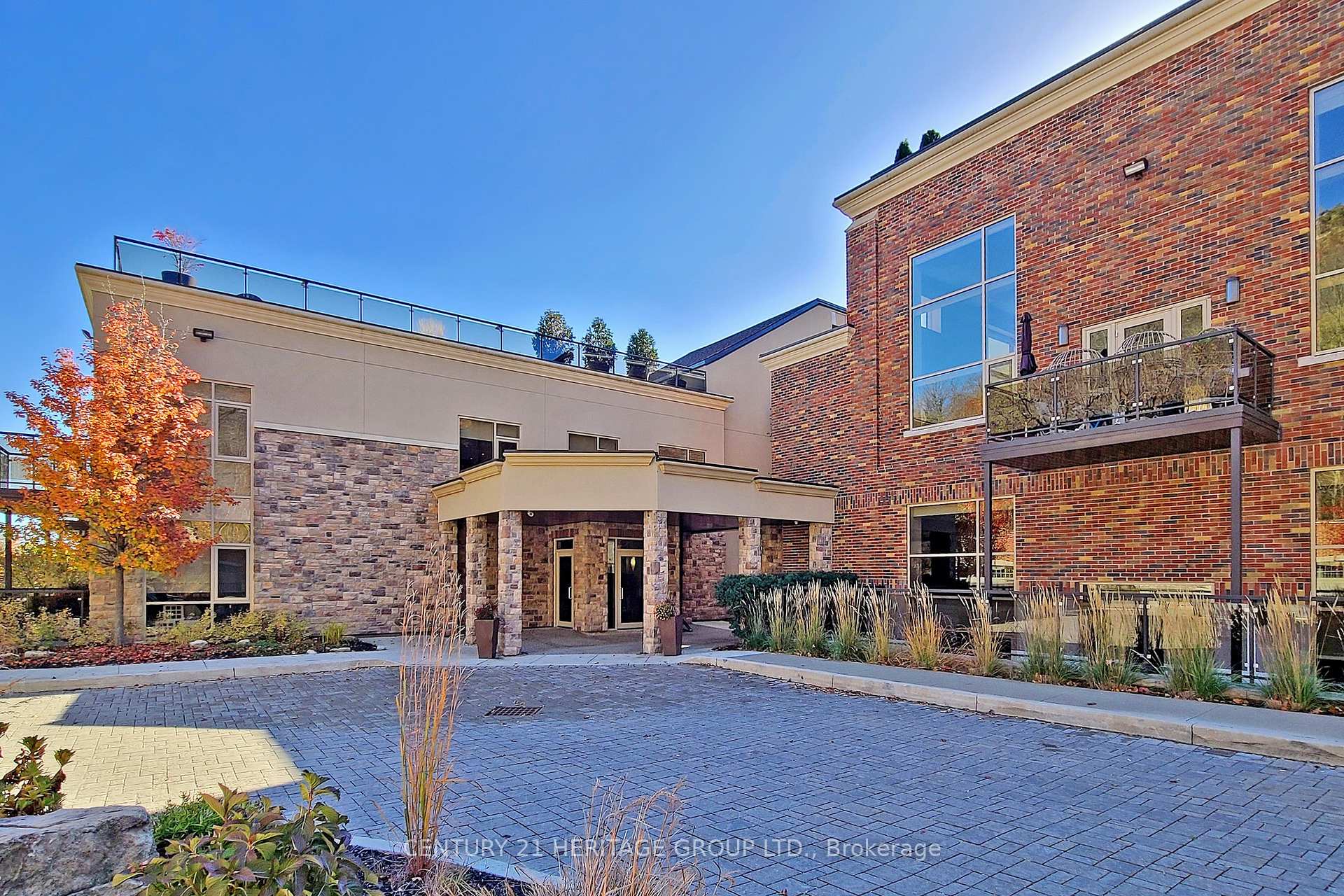 2 Bedrooms Condo at 397 King,  Hamilton For sale