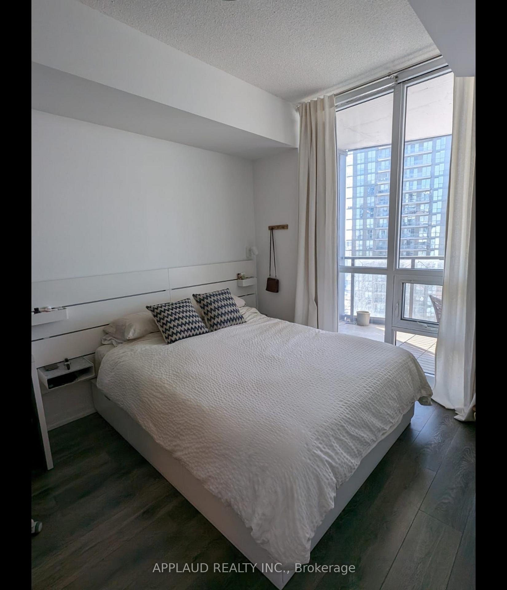 2 Bedrooms Condo at 50 Forest Manor, Toronto For sale