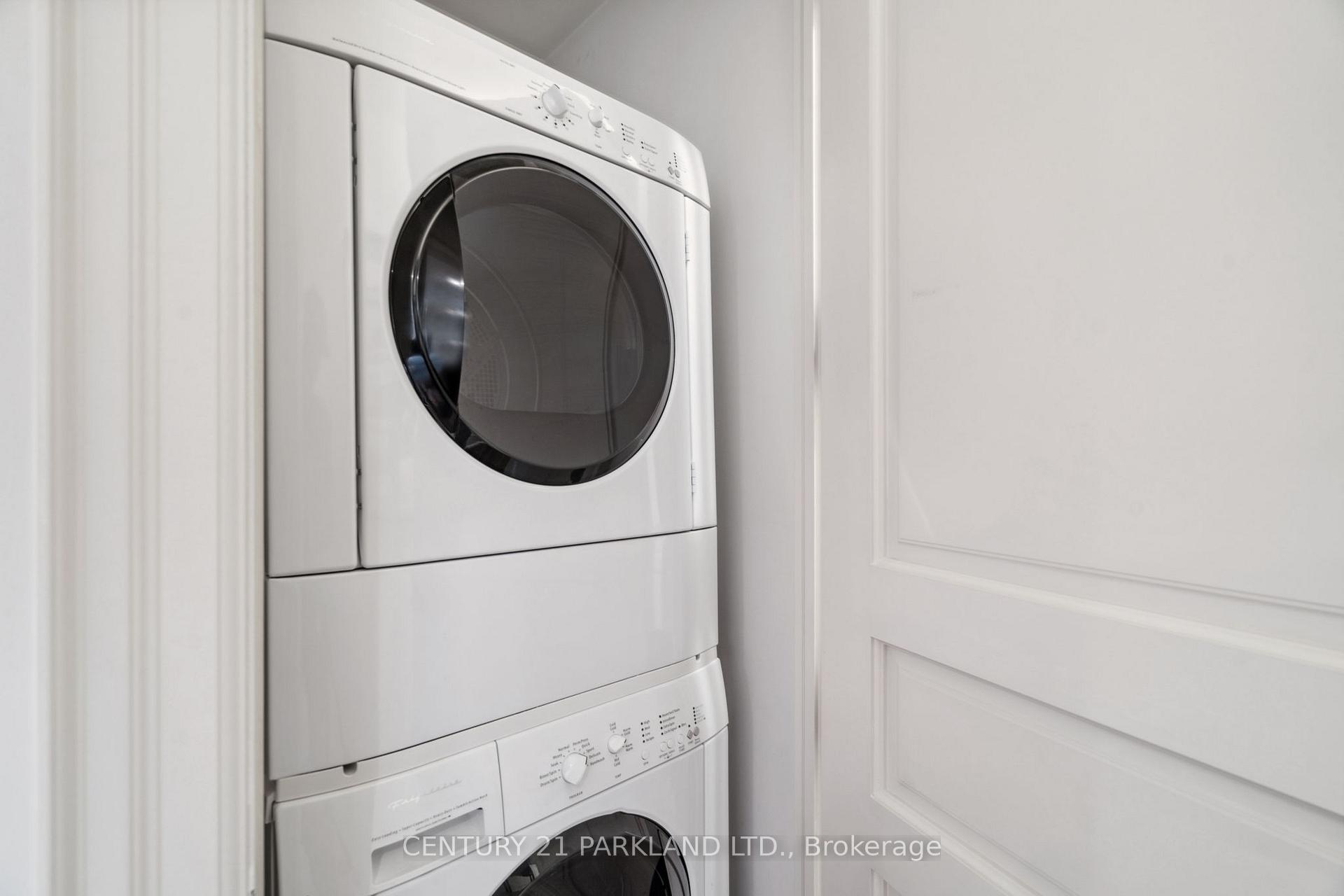2 Bedrooms Condo at 155 St Clair, Toronto For sale