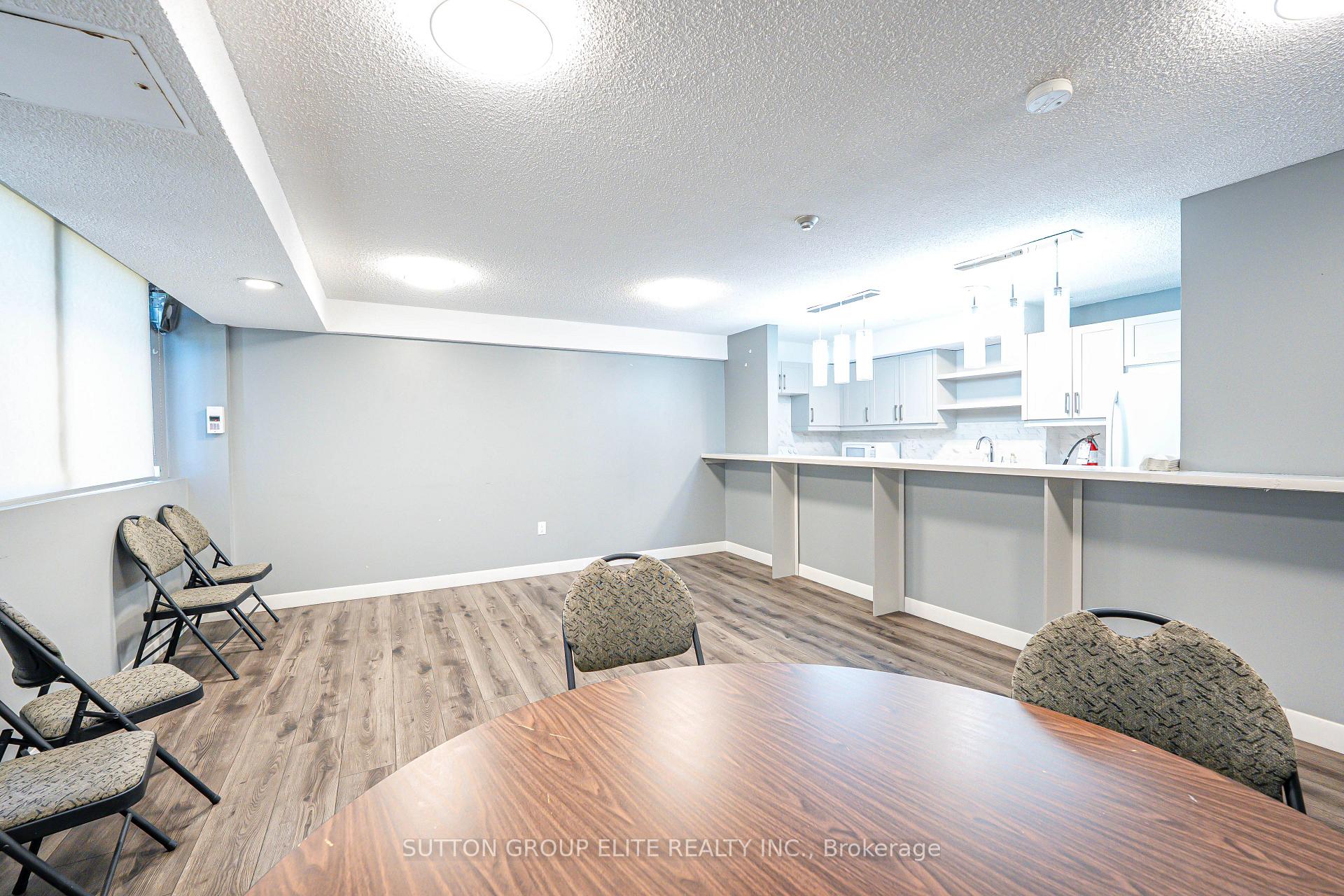 3 Bedrooms Condo at 3590 Kaneff,  Mississauga For sale