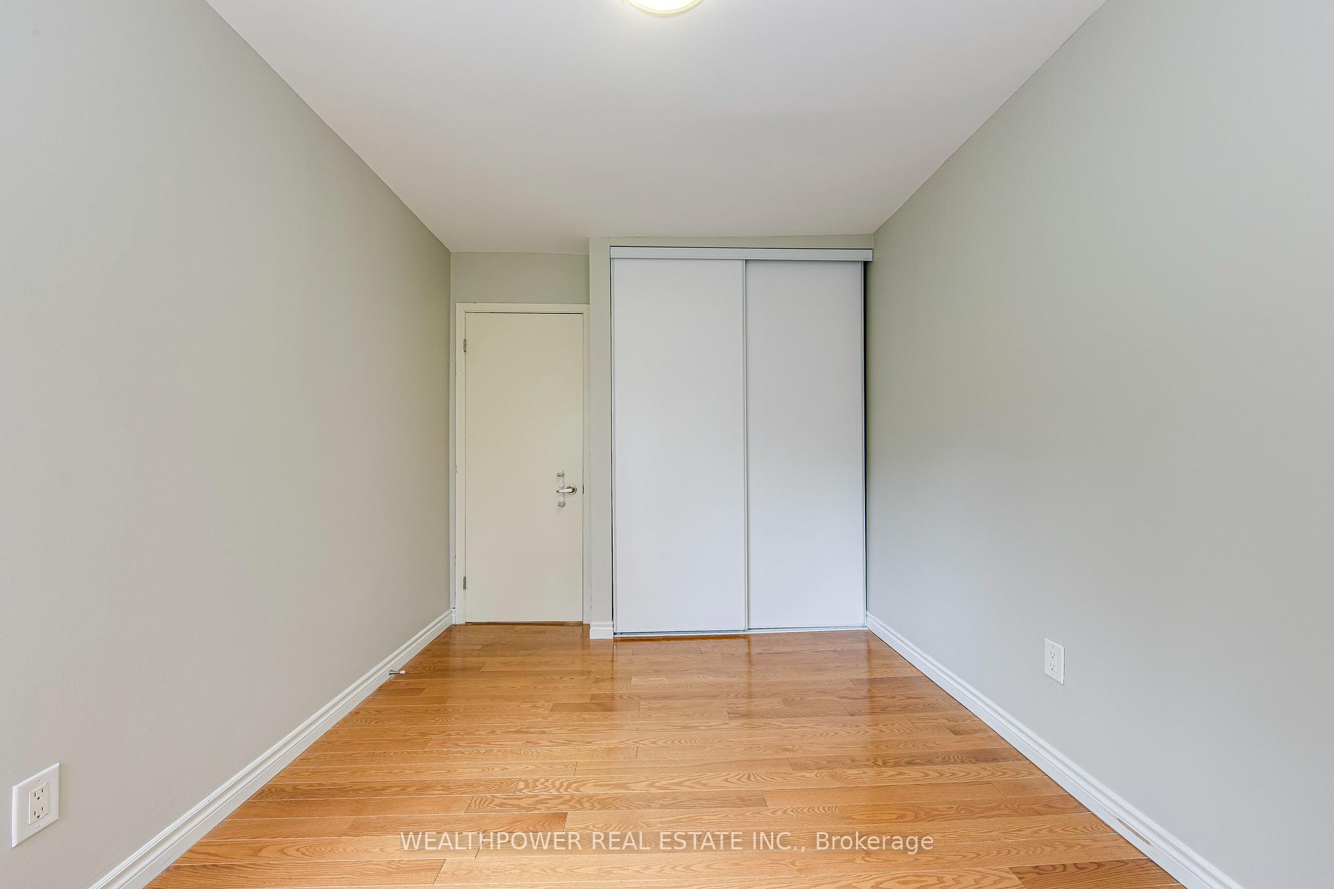 3 Bedrooms Condo at 1250 Marlborough, Oakville For sale