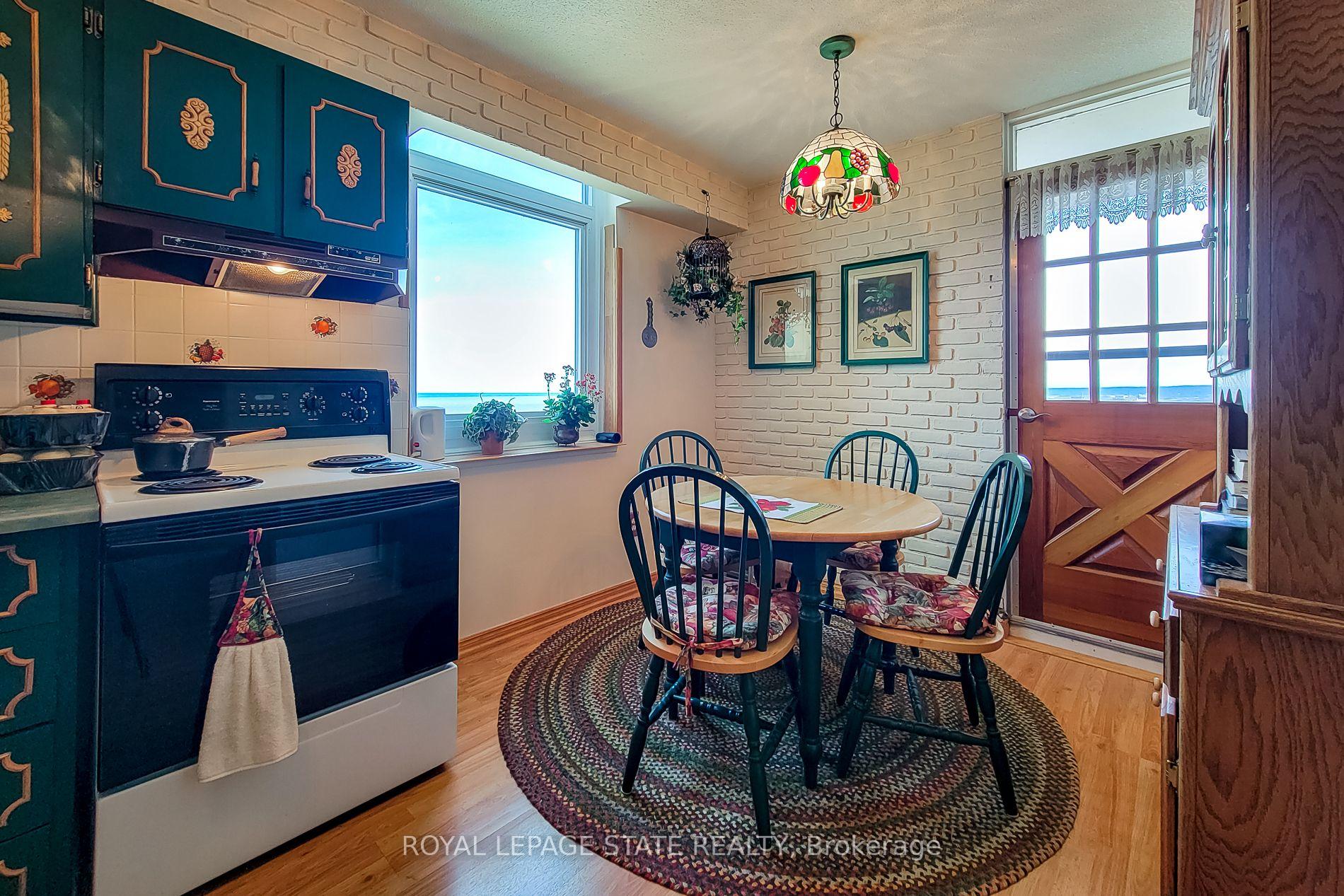 3 Bedrooms Condo at 301 Frances, Hamilton For sale