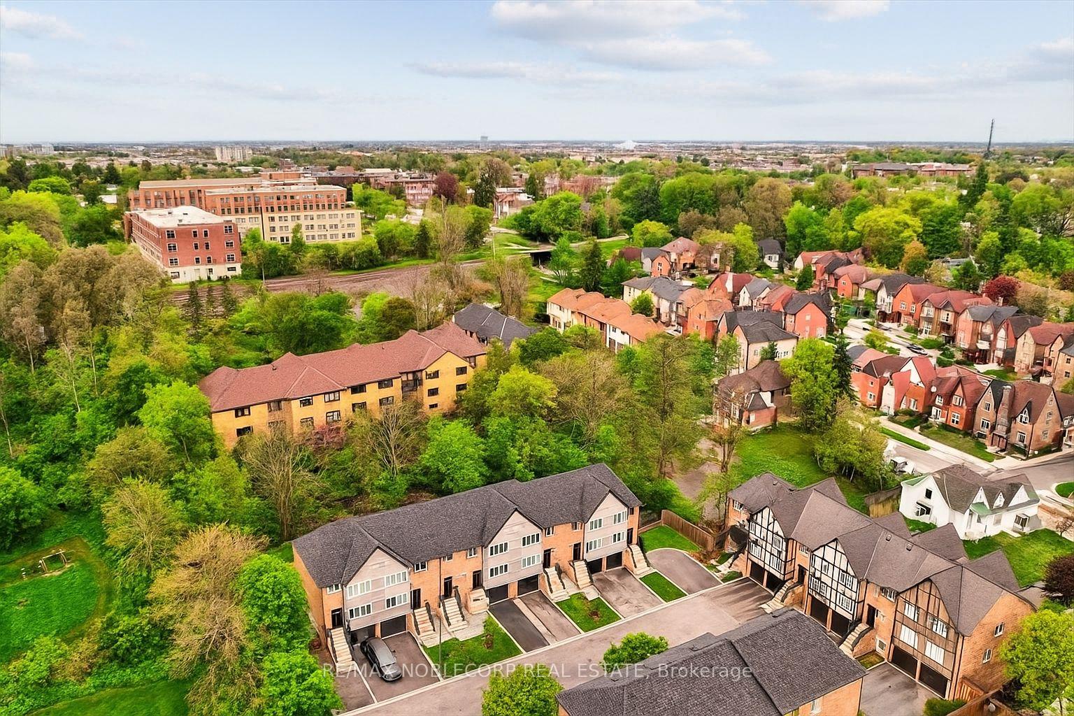 3 Bedrooms Condo at 20 William Farr, Vaughan For sale
