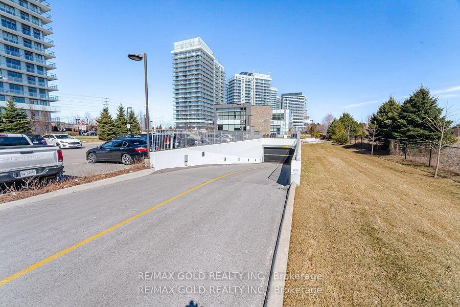 2 Bedrooms Condo at 4633 Glen Erin, Mississauga For sale