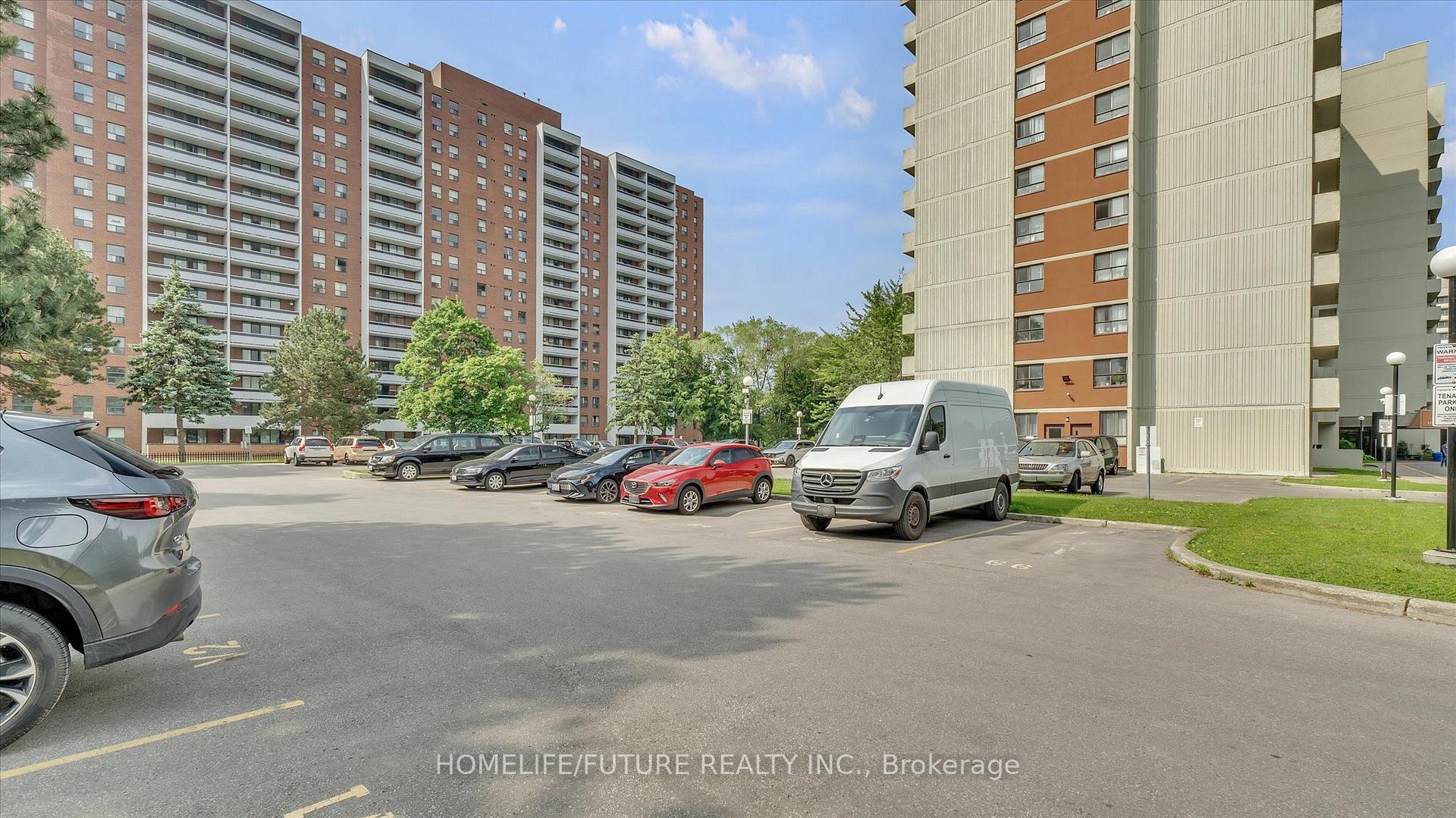 2 Bedrooms Condo at 10 Stonehill, Toronto For sale