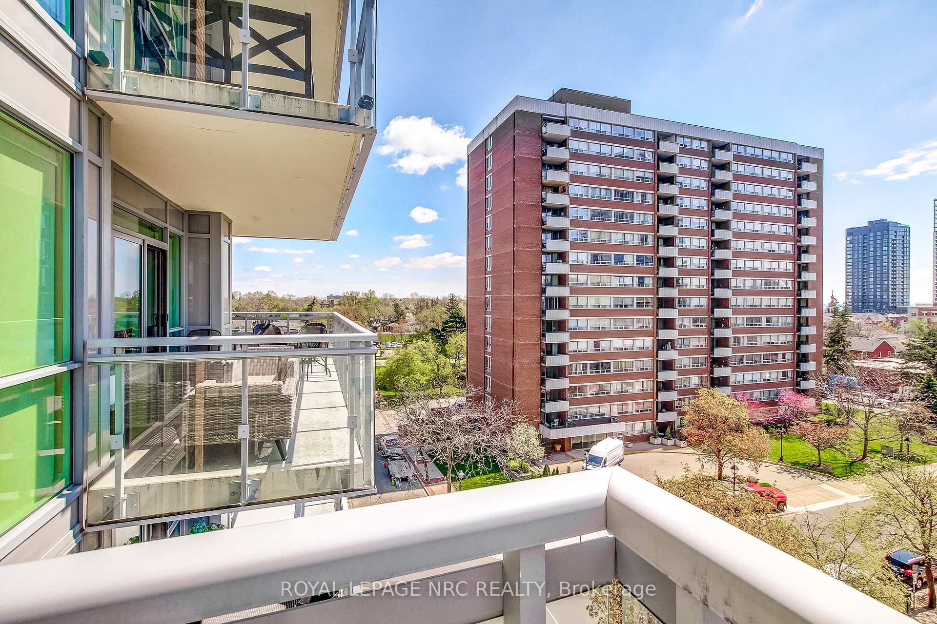 2 Bedrooms Condo at 2025 Maria, Burlington For sale