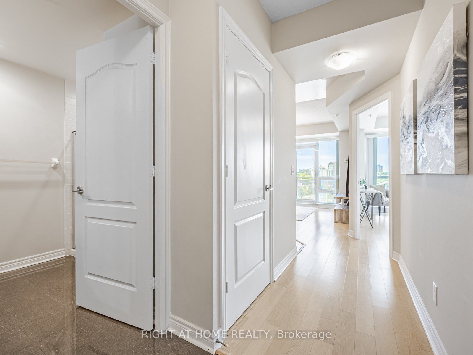 2756 Old Leslie Street, #811
