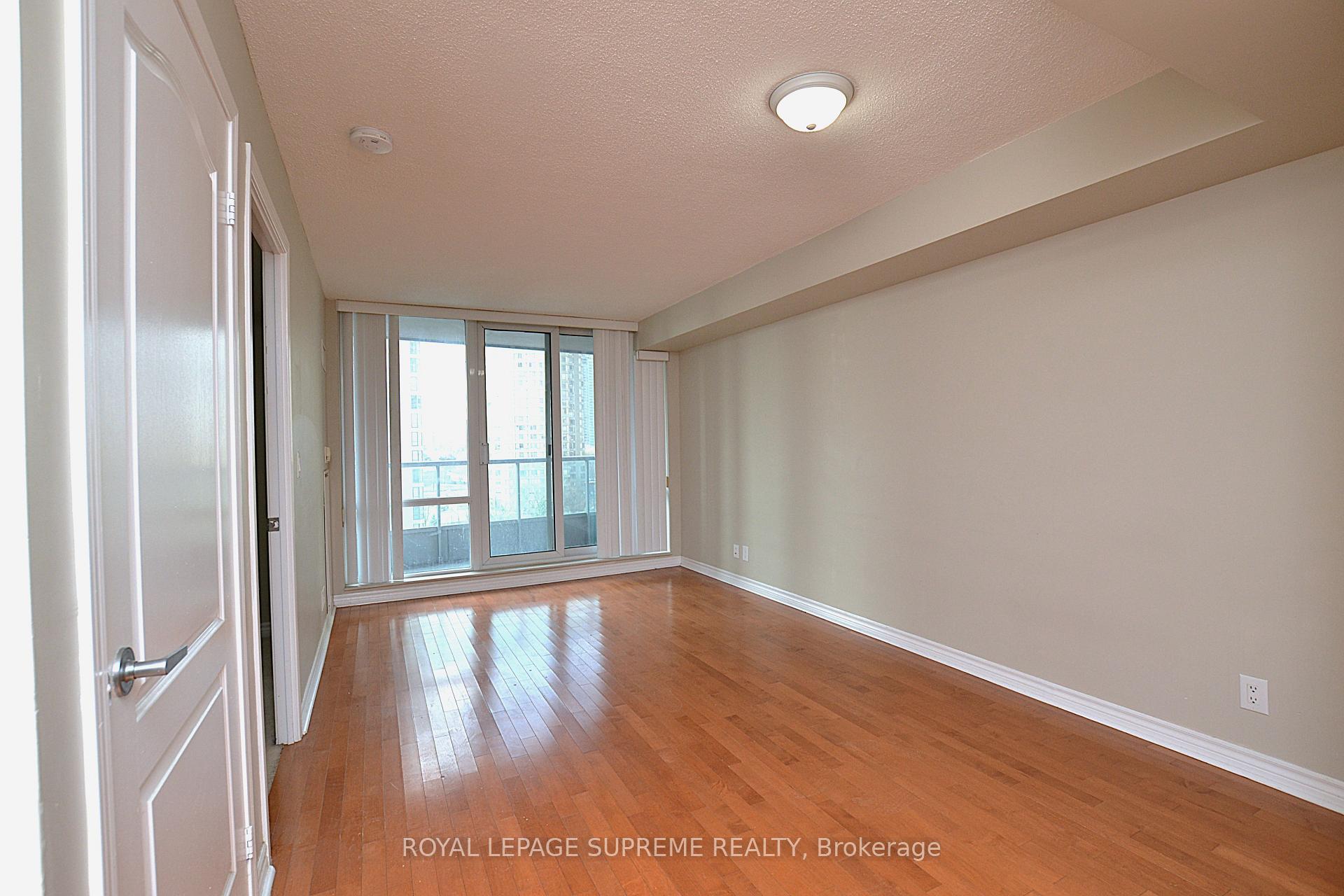 2 Bedrooms Condo at 1 Elm, Mississauga For sale