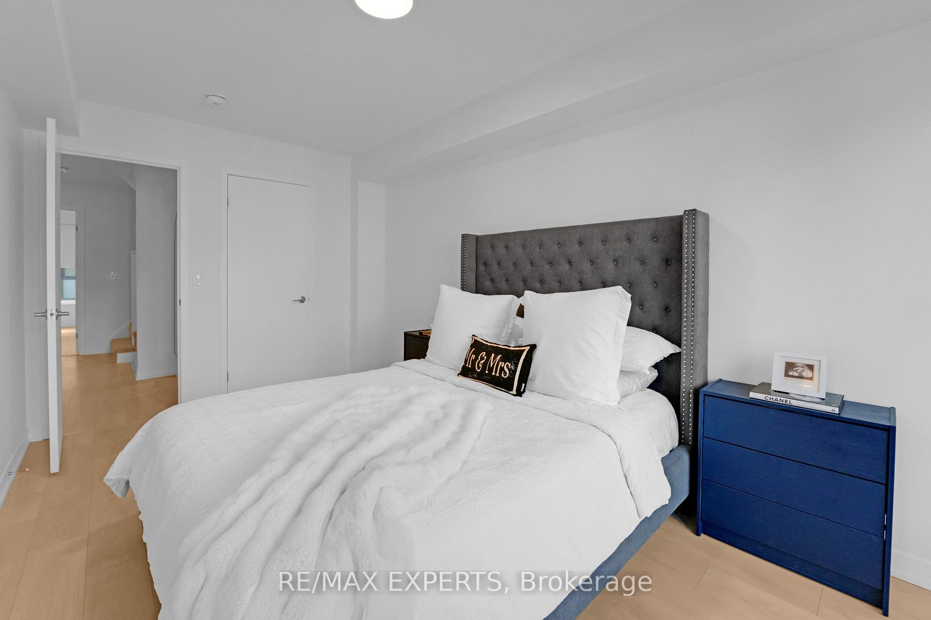 3 Bedrooms Condo at 1095 Cooke,  Burlington For sale