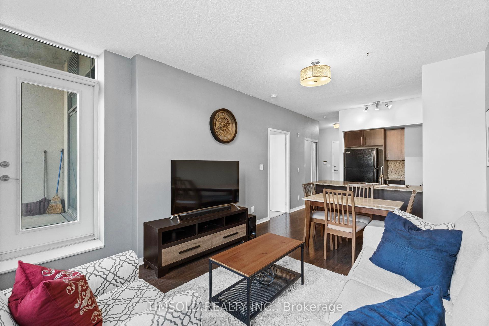 2 Bedrooms Condo at 120 Dallimore, Toronto For sale