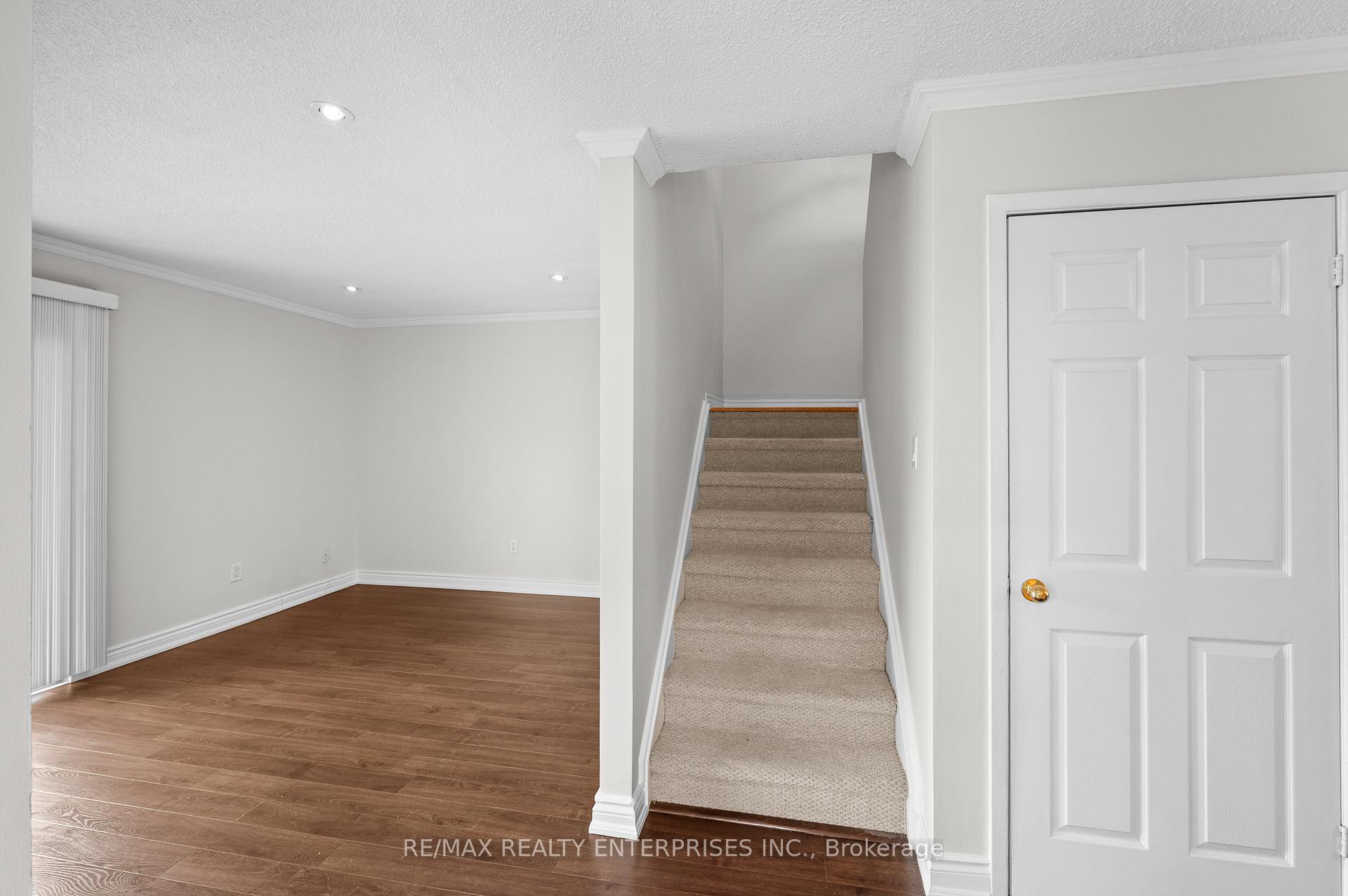 4 Bedrooms Condo at 6540 Falconer, Mississauga For sale
