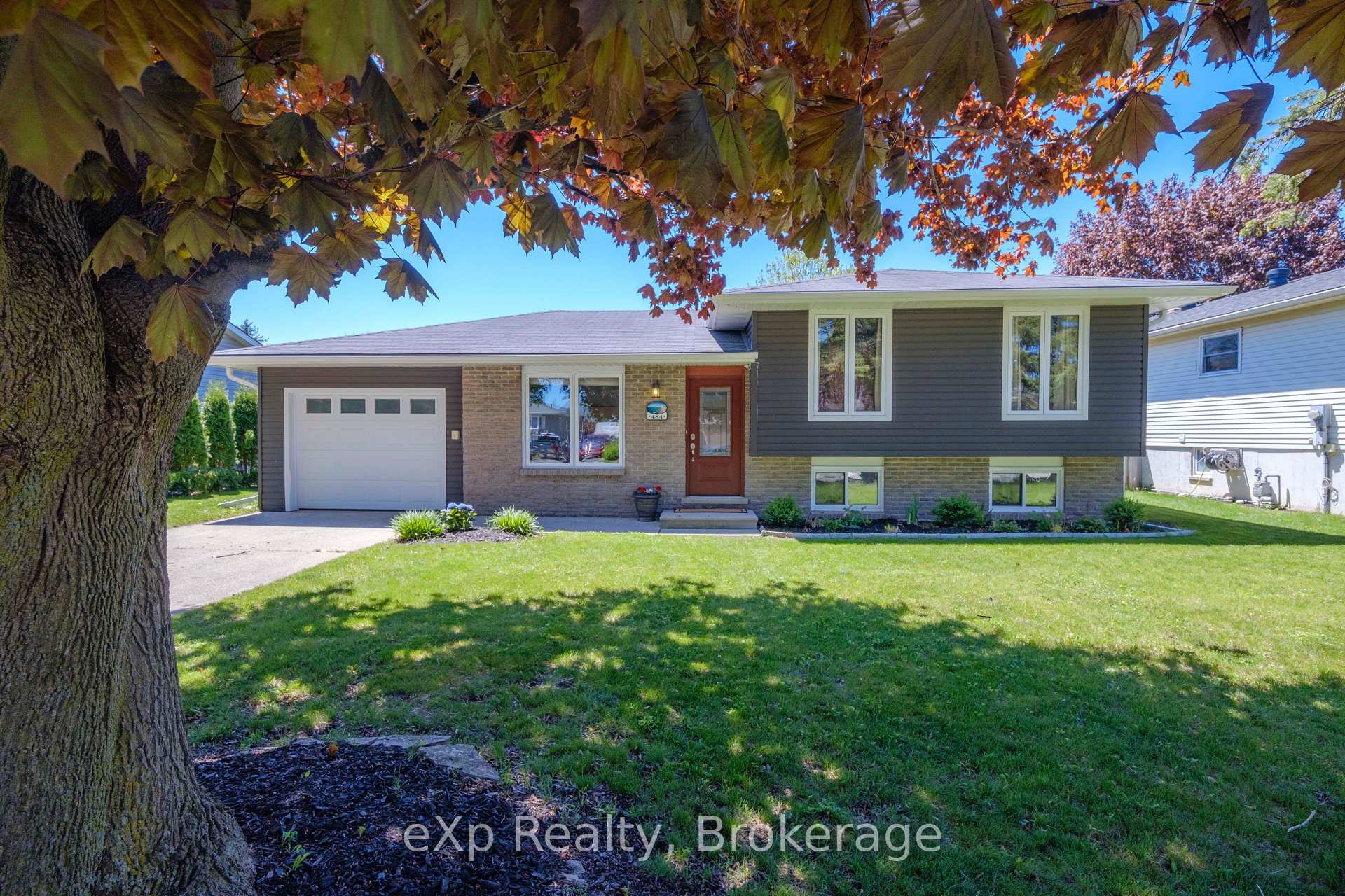 484 Falconer Street, Saugeen Shores, ON N0H 2C2
