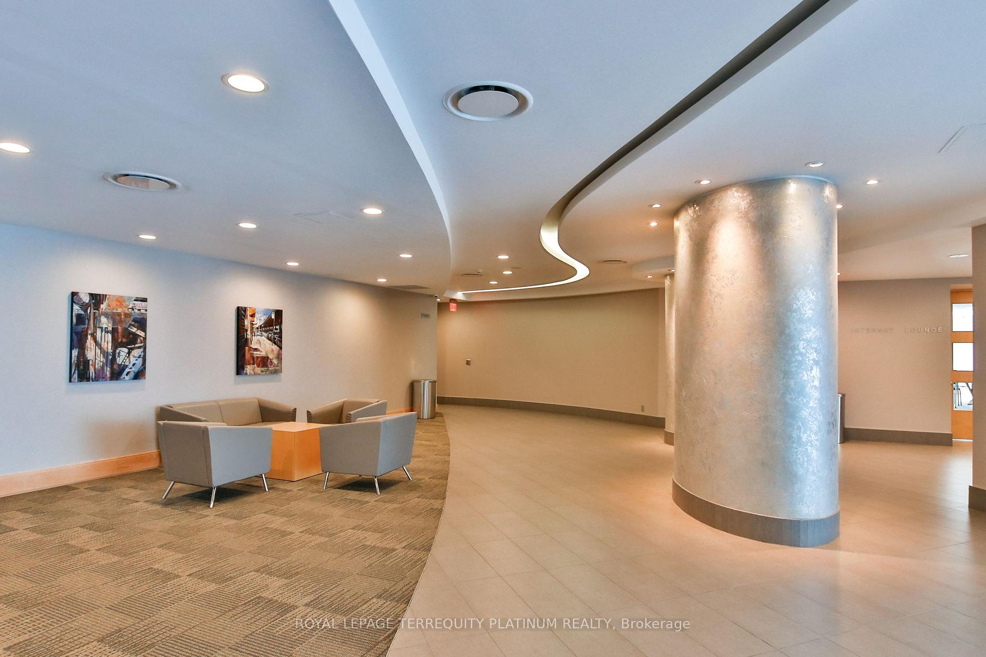 2 Bedrooms Condo at 10 Yonge, Toronto For sale