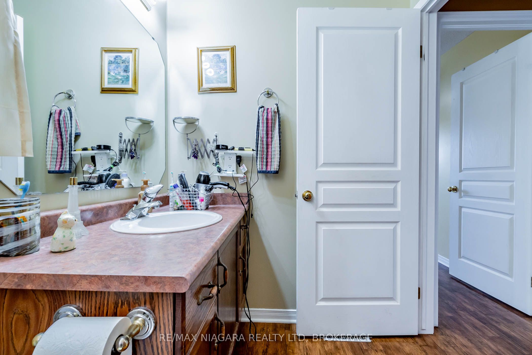 14 JENNIFER Crescent