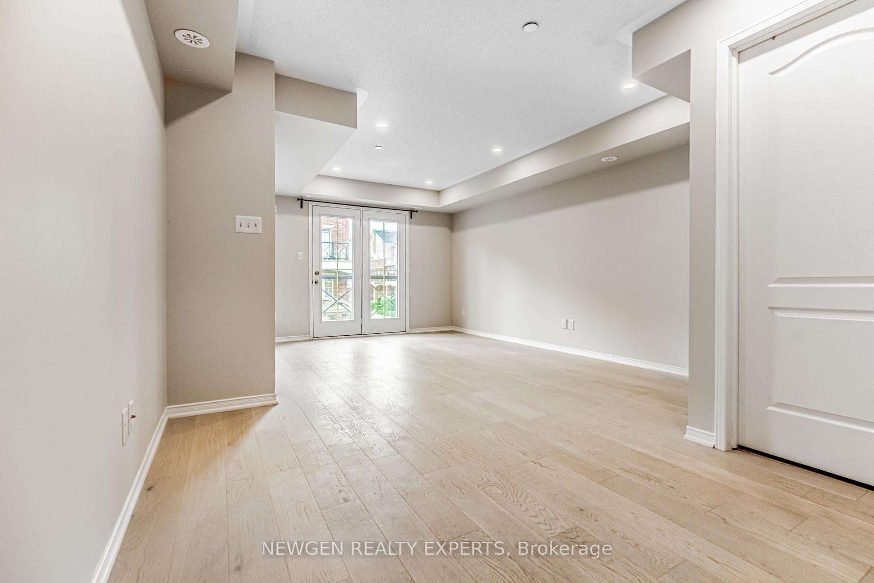 2 Bedrooms Condo at 51 Hays, Oakville For sale