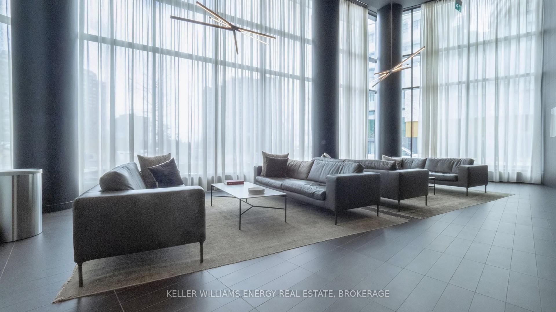 3 Bedrooms Condo at 3900 Confederation, Mississauga For sale