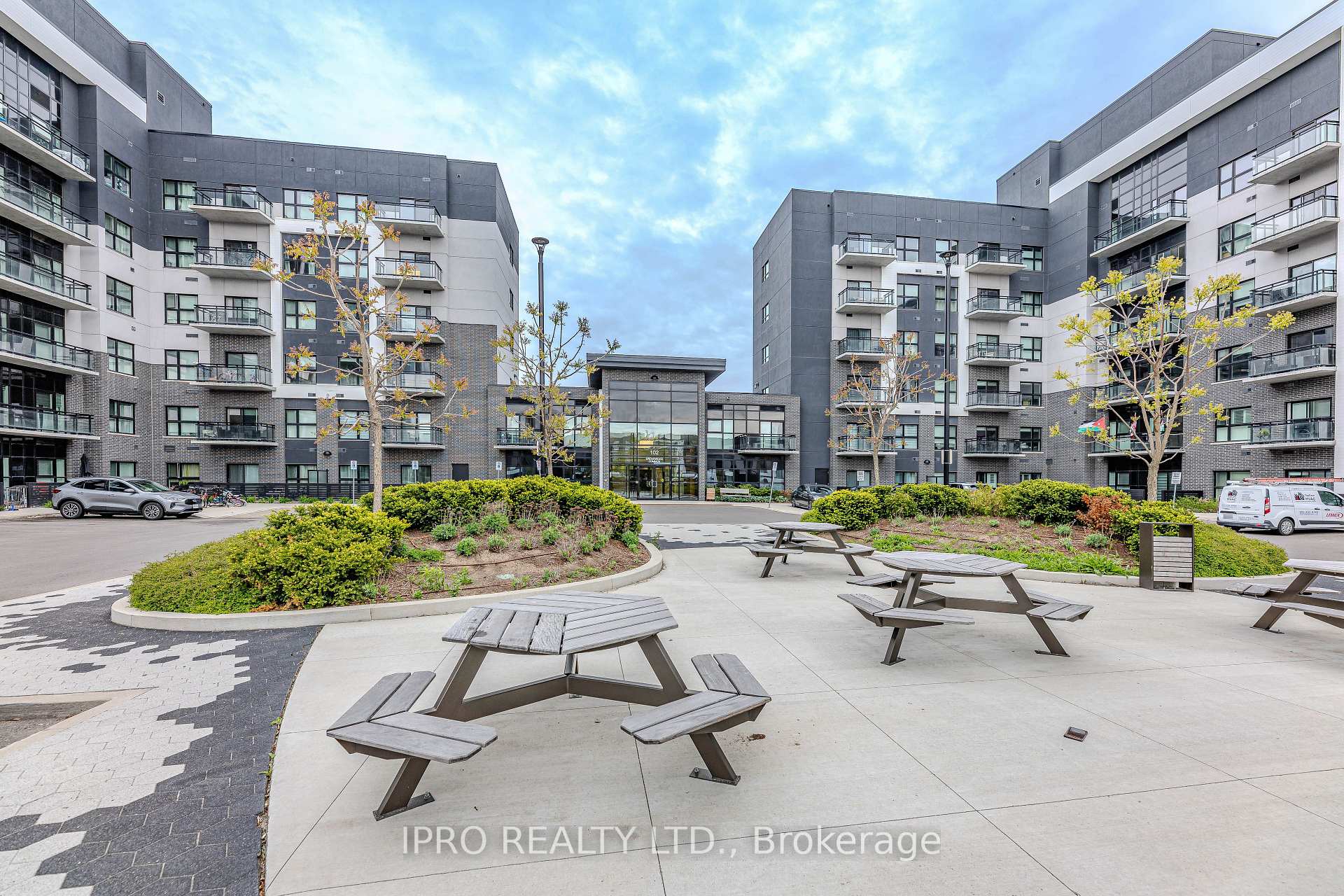1 Bedroom Condo at 102 Grovewood Common, Oakville For sale