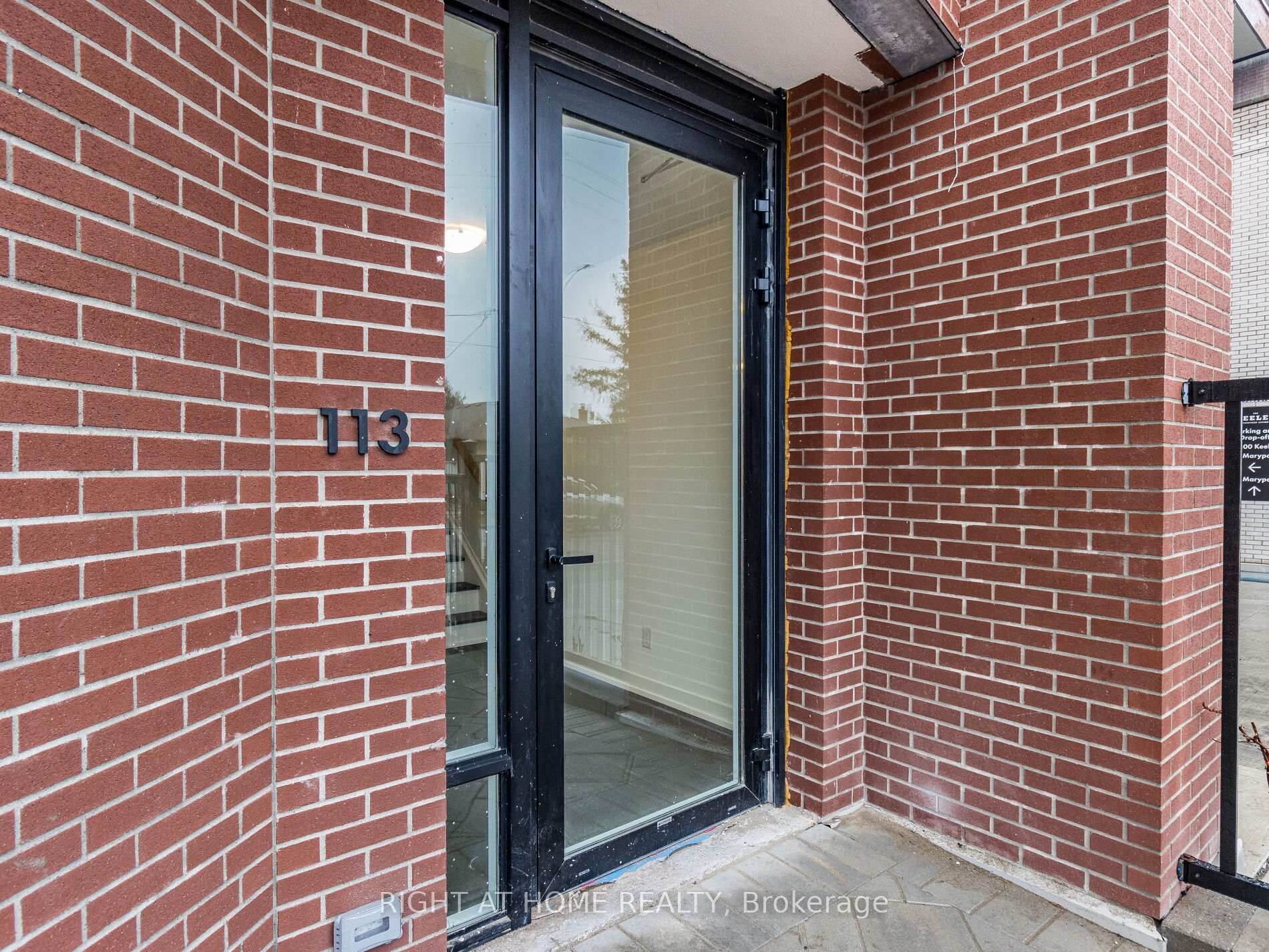 2 Bedrooms Condo at 5 maryport, Toronto For sale