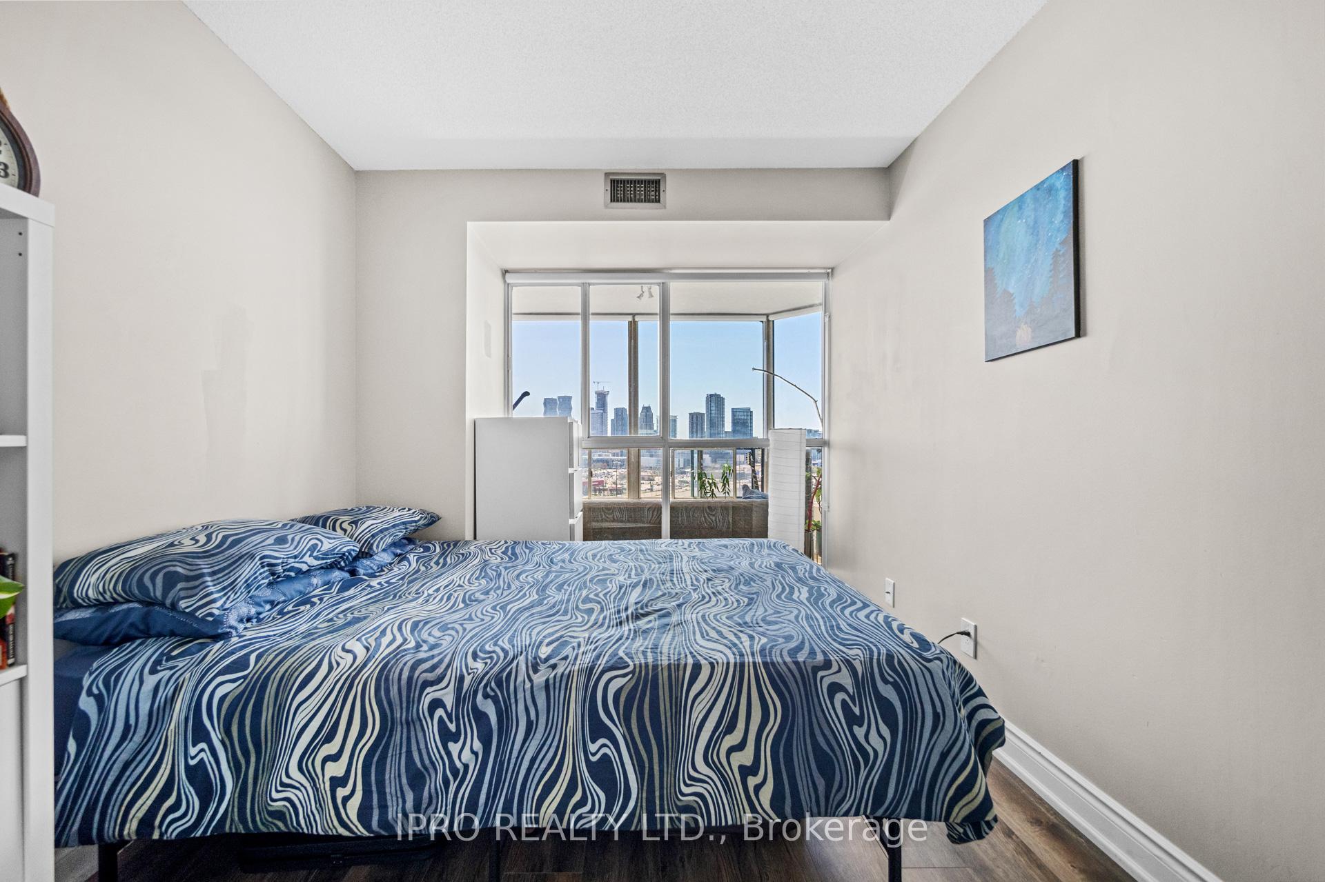 3 Bedrooms Condo at 4460 Tucana, Mississauga For sale