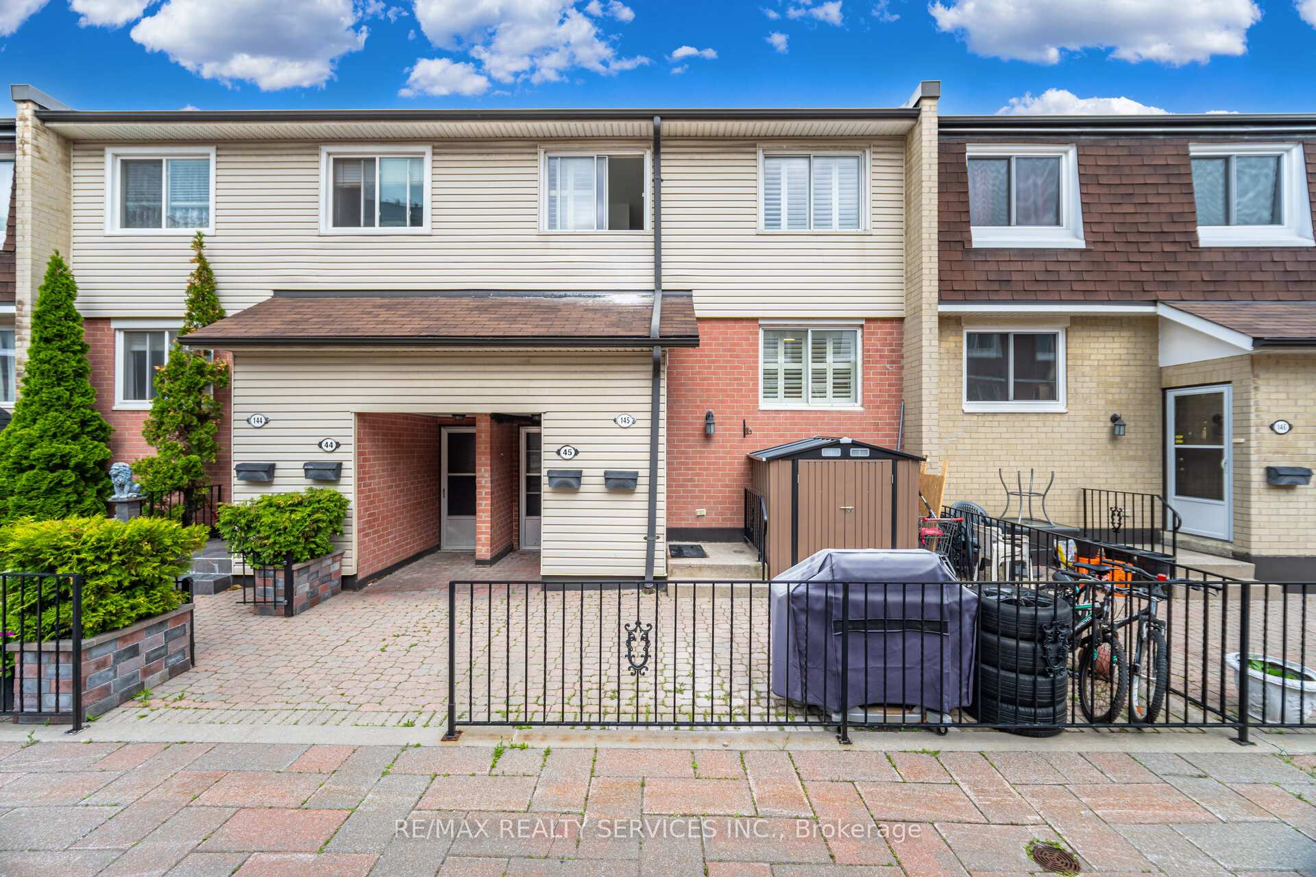 4 Bedrooms Condo at 2170 Bromsgrove, Mississauga For sale