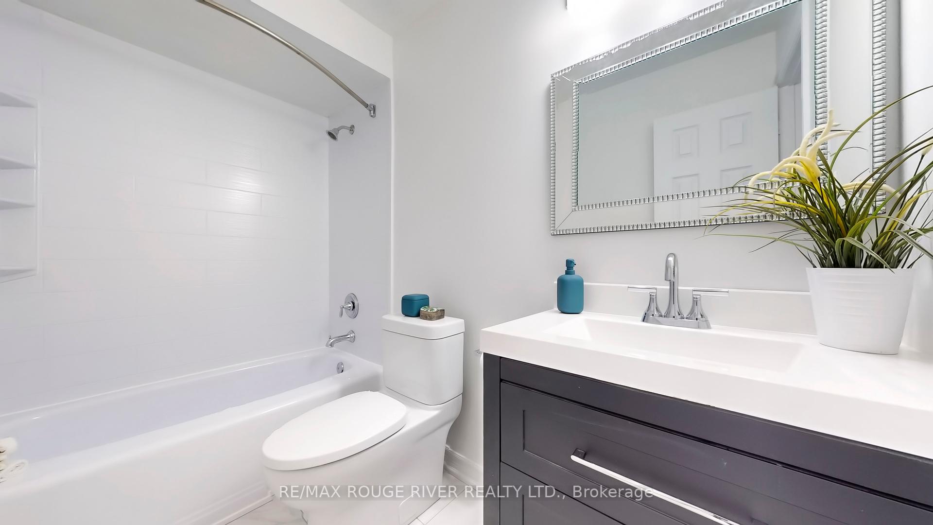 3 Bedrooms Condo at 2 Dowry, Toronto For sale