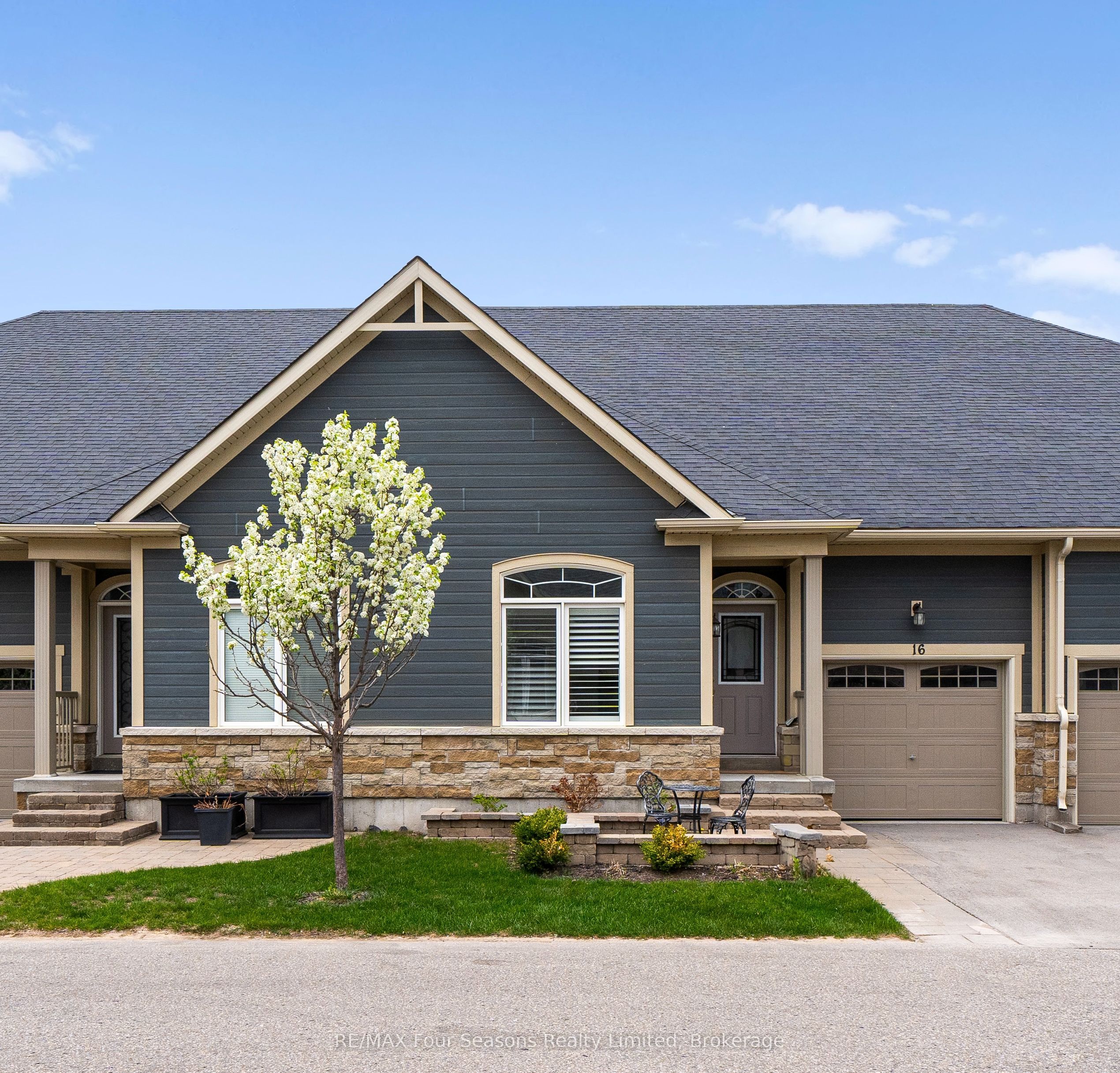 16 Kari Crescent, #24