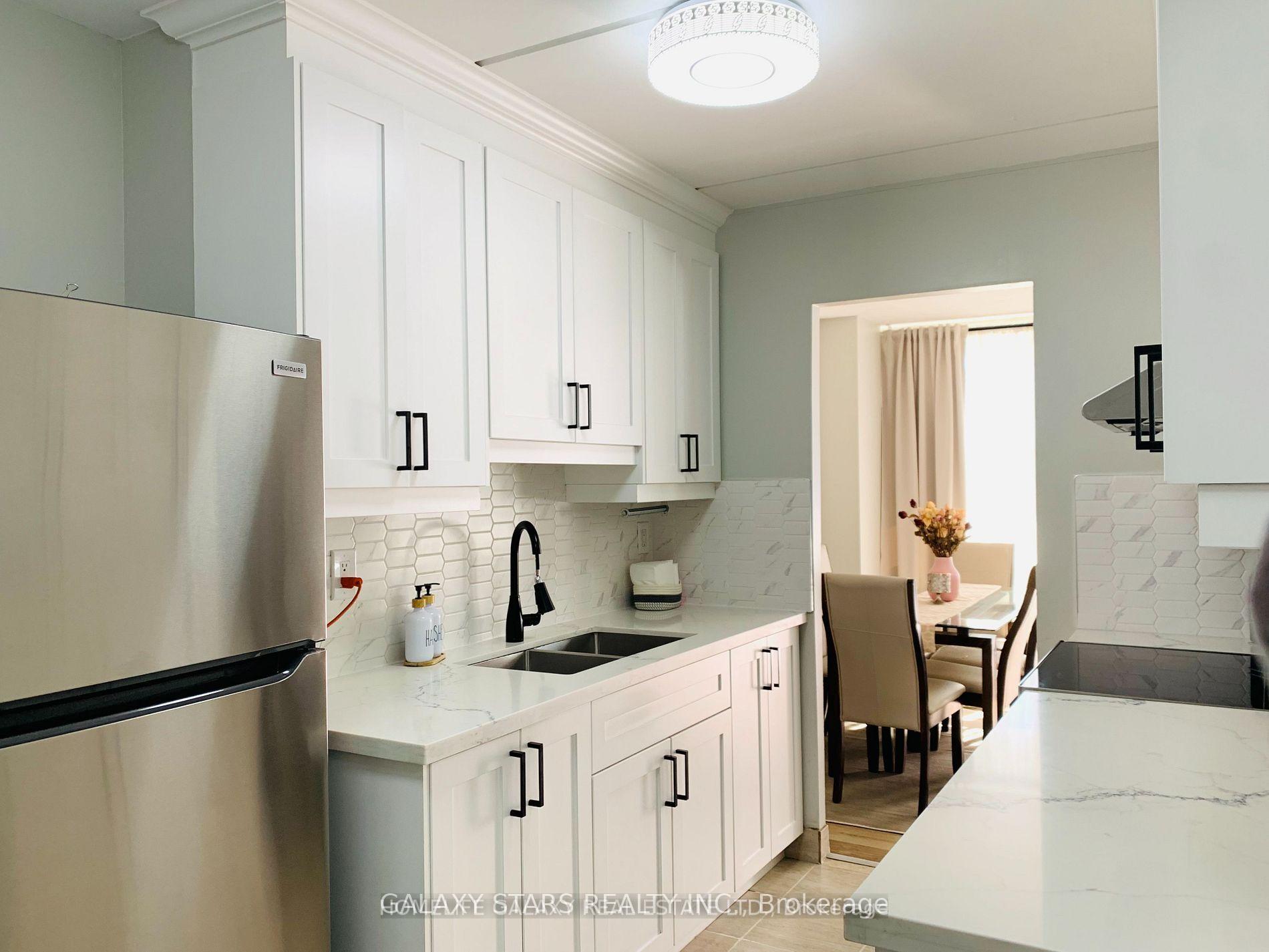 2 Bedrooms Condo at 2 Glamorgan,  Toronto For sale