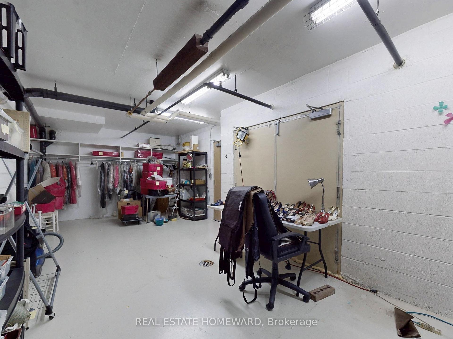 2 Bedrooms Condo at 8 Park, Toronto For sale