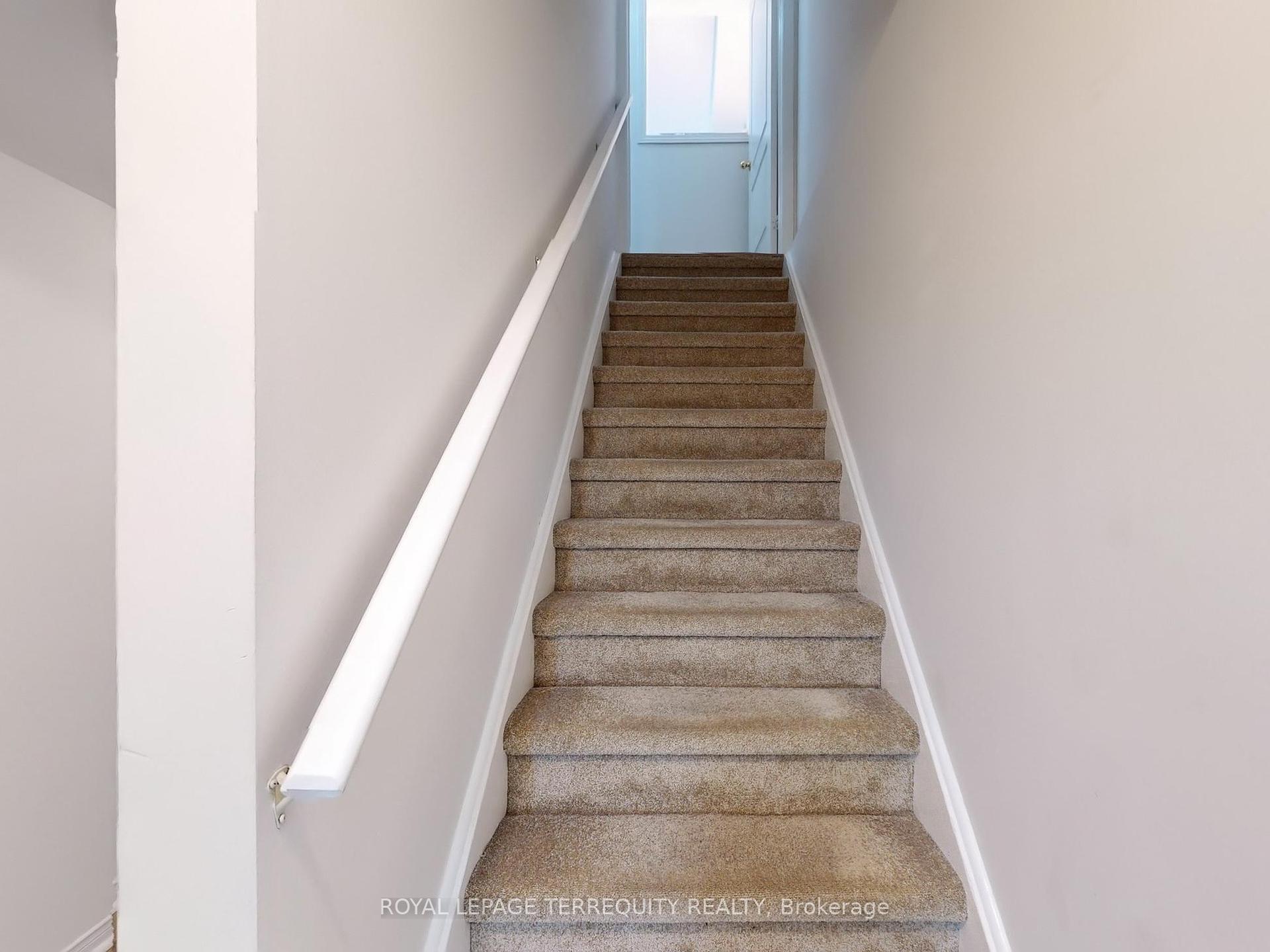 4 Bedrooms Condo at 6399 Spinnaker,  Mississauga For sale