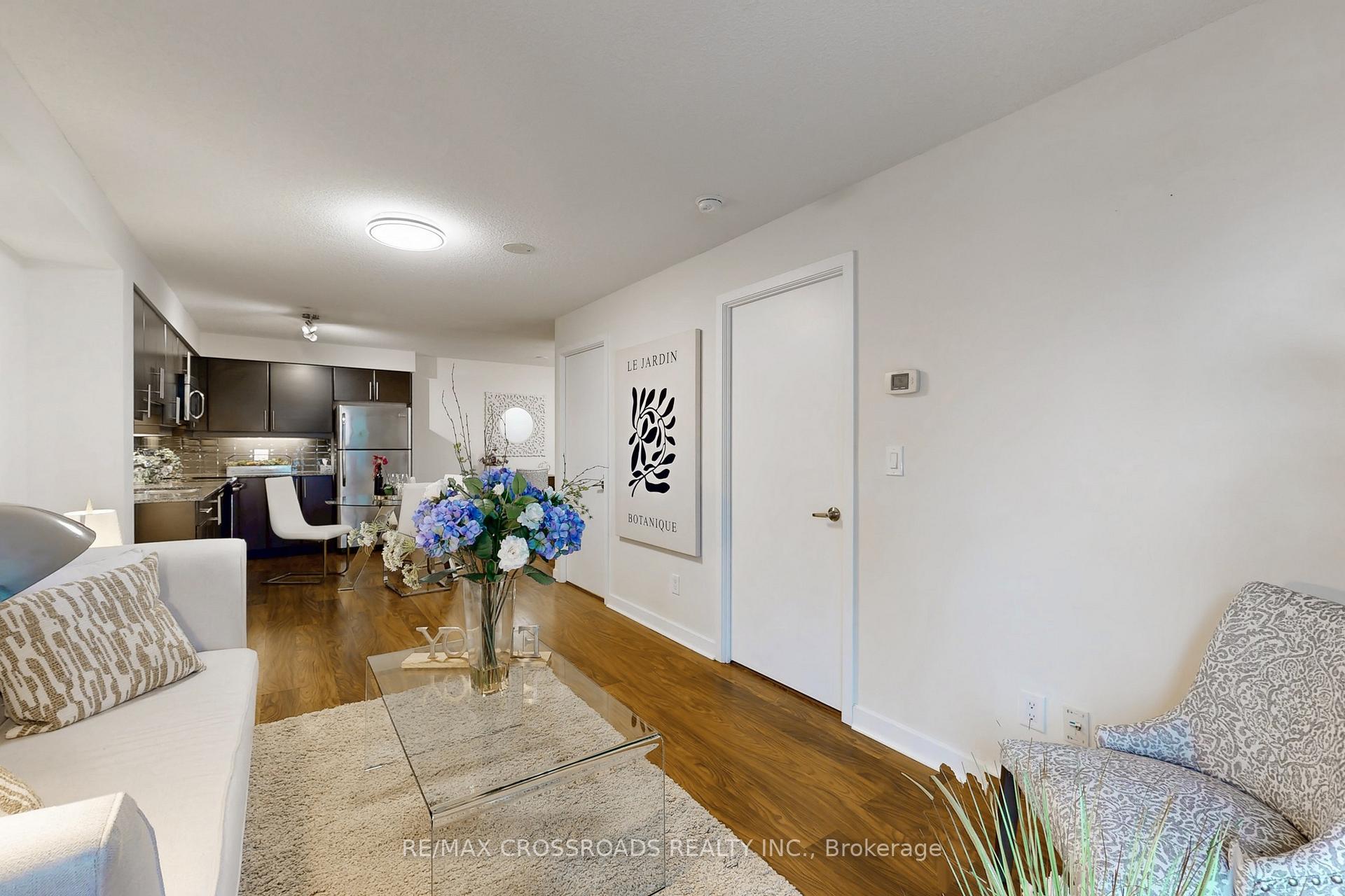 2 Bedrooms Condo at 33 Bay, Toronto For sale