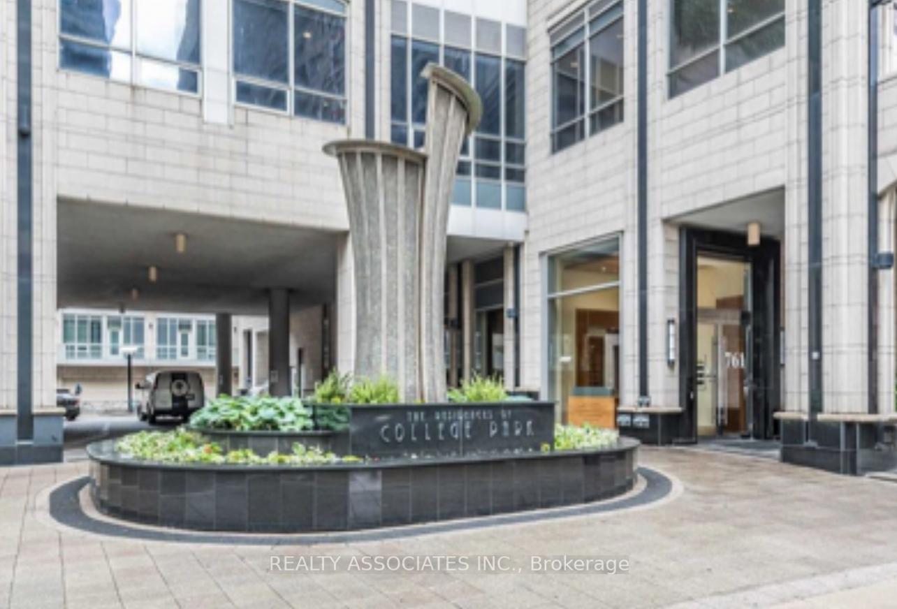 3 Bedrooms Condo at 761 Bay, Toronto For sale