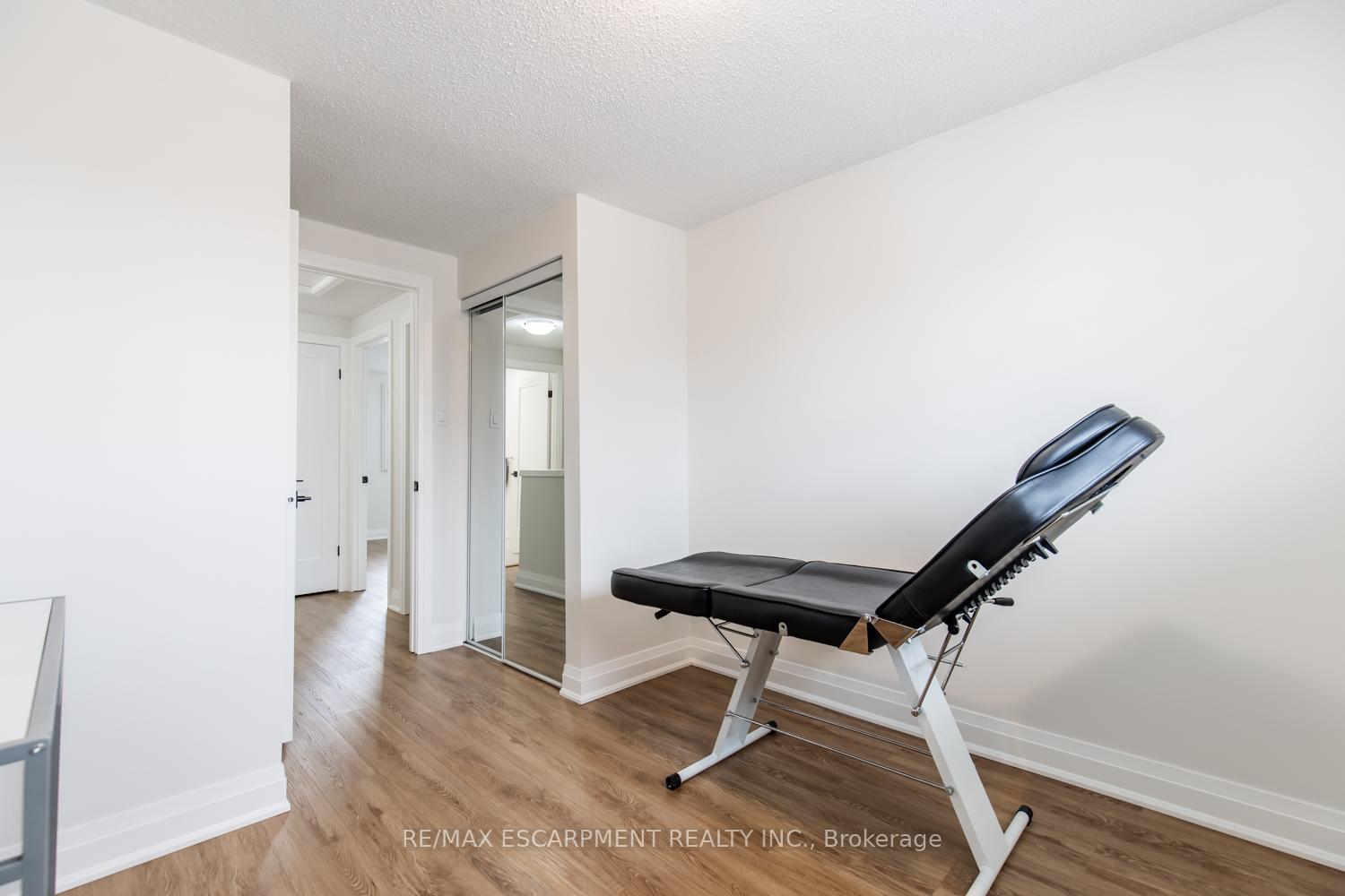 3 Bedrooms Condo at 150 Gateshead, Hamilton For sale