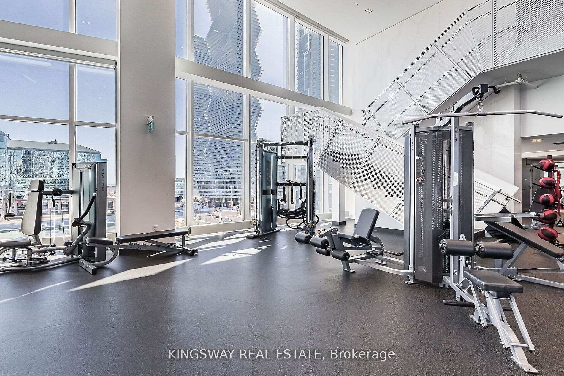 2 Bedrooms Condo at 4065 Confederation, Mississauga For sale