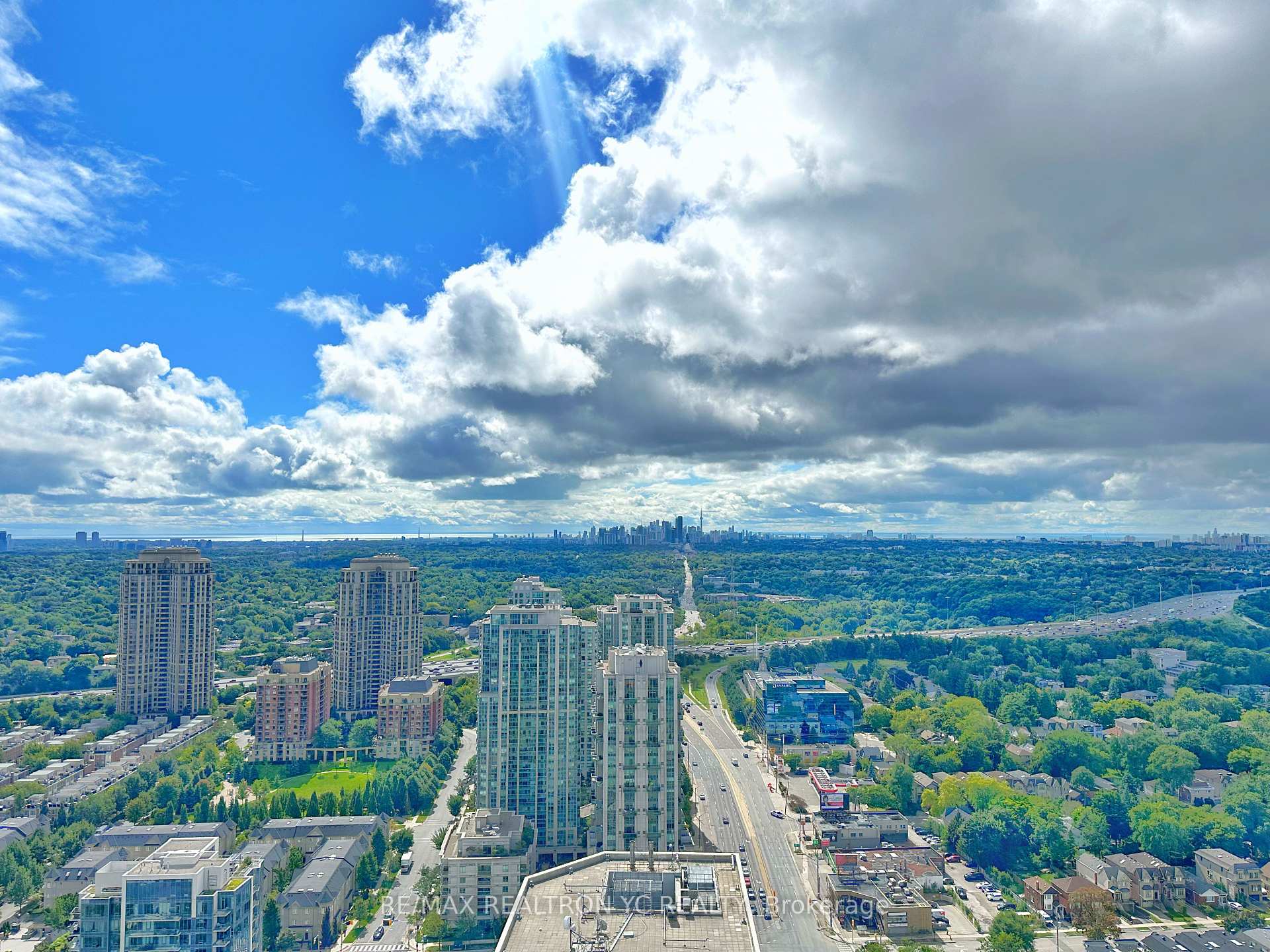 4 Bedrooms Condo at 2 Anndale, Toronto For sale
