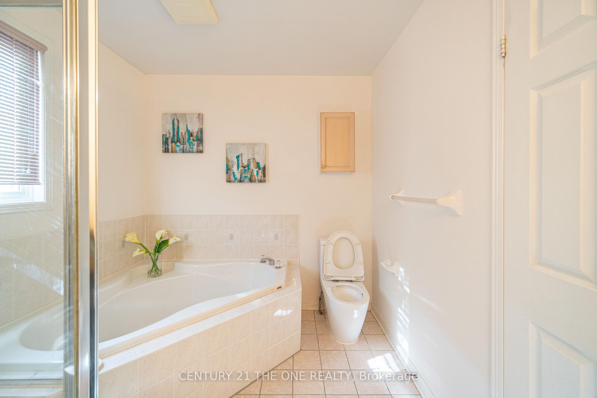 4 Bedrooms Condo at 28 Rosebank, Toronto For sale
