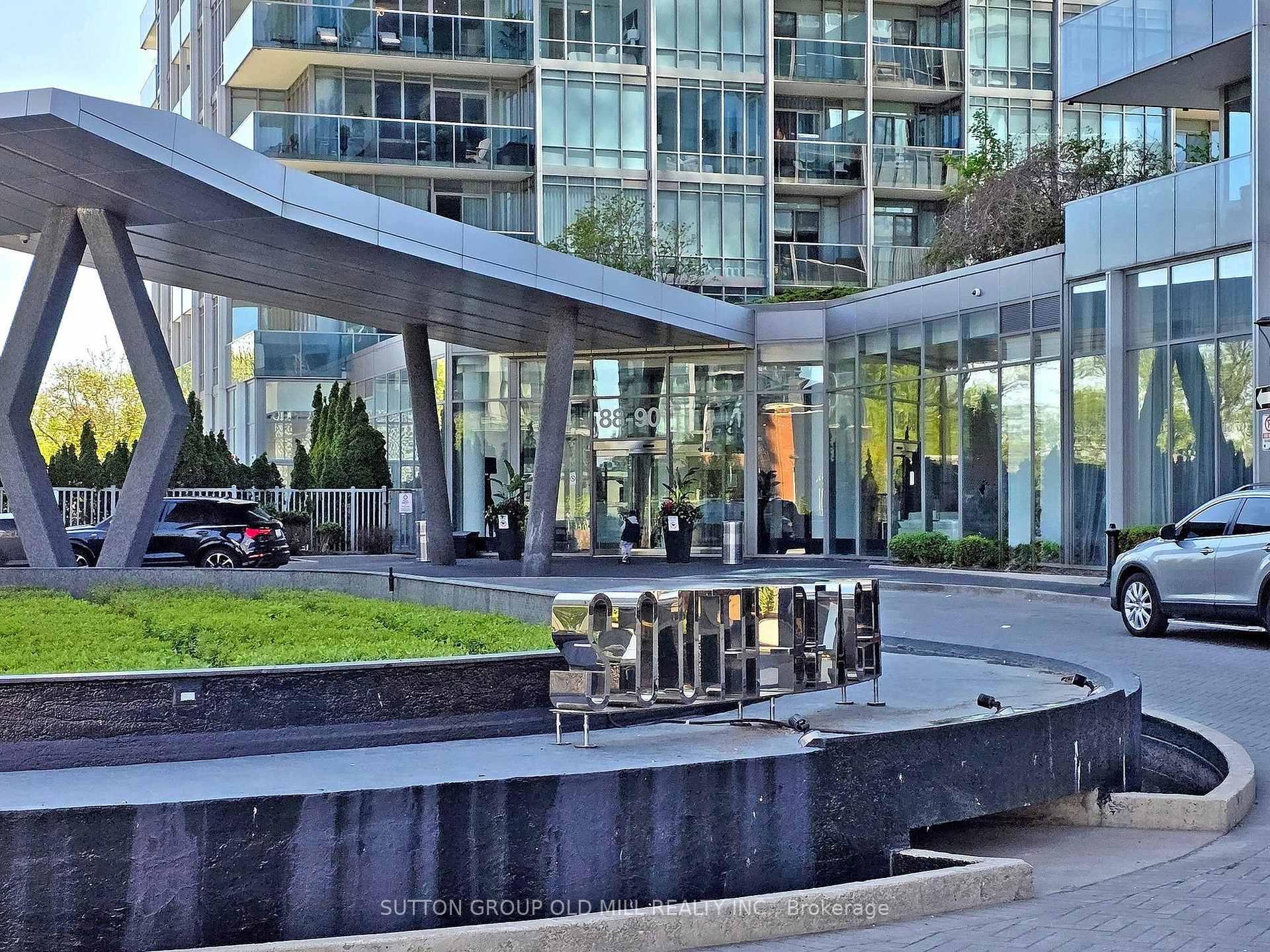 3 Bedrooms Condo at 90 Park Lawn, Toronto For sale