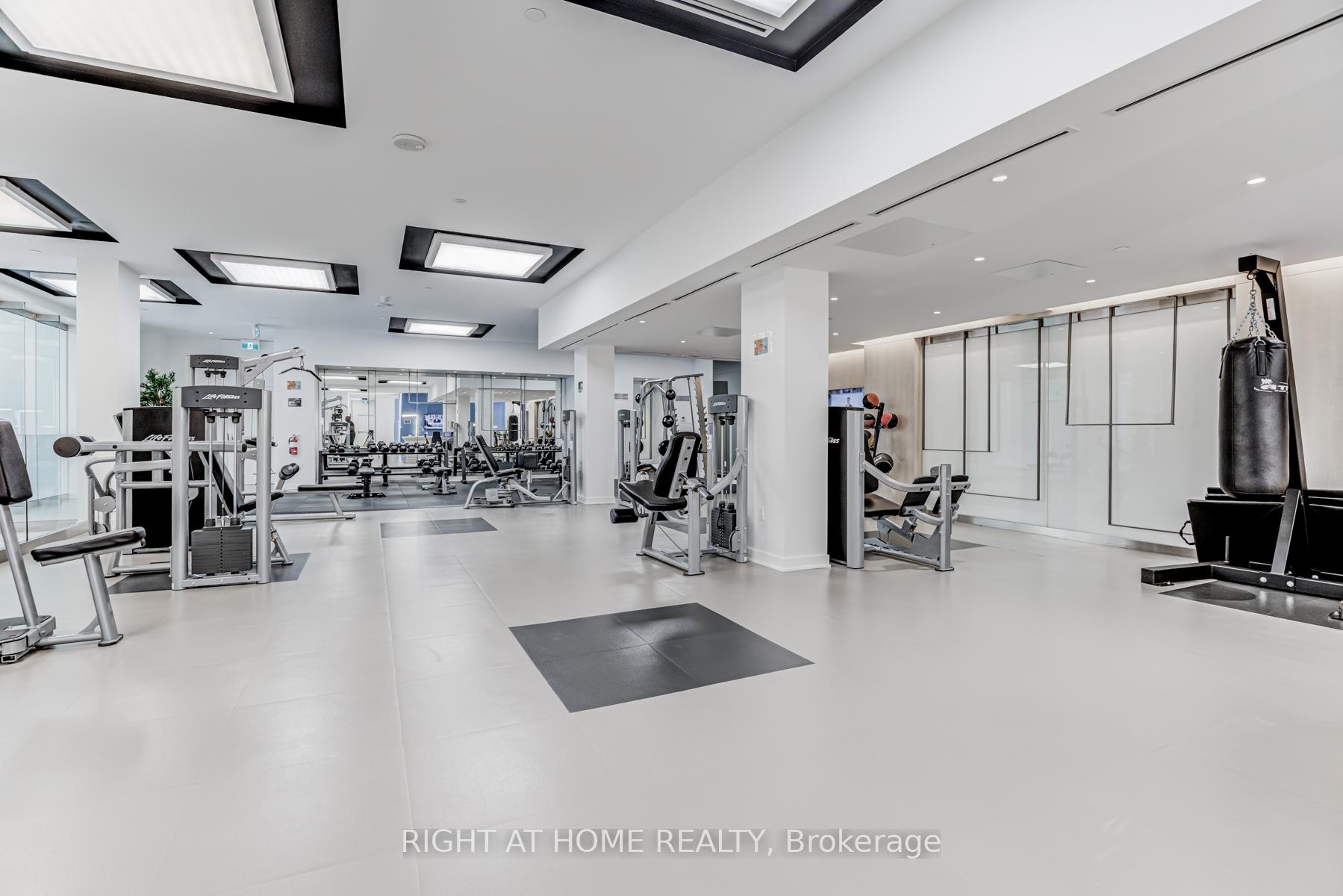 2 Bedrooms Condo at 99 Broadway, Toronto For sale