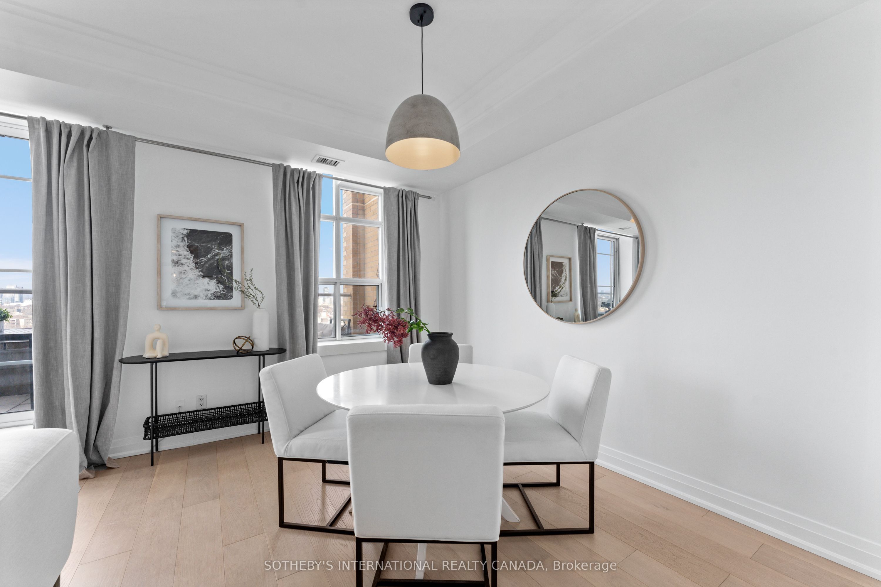 438 Richmond Street W, #1406