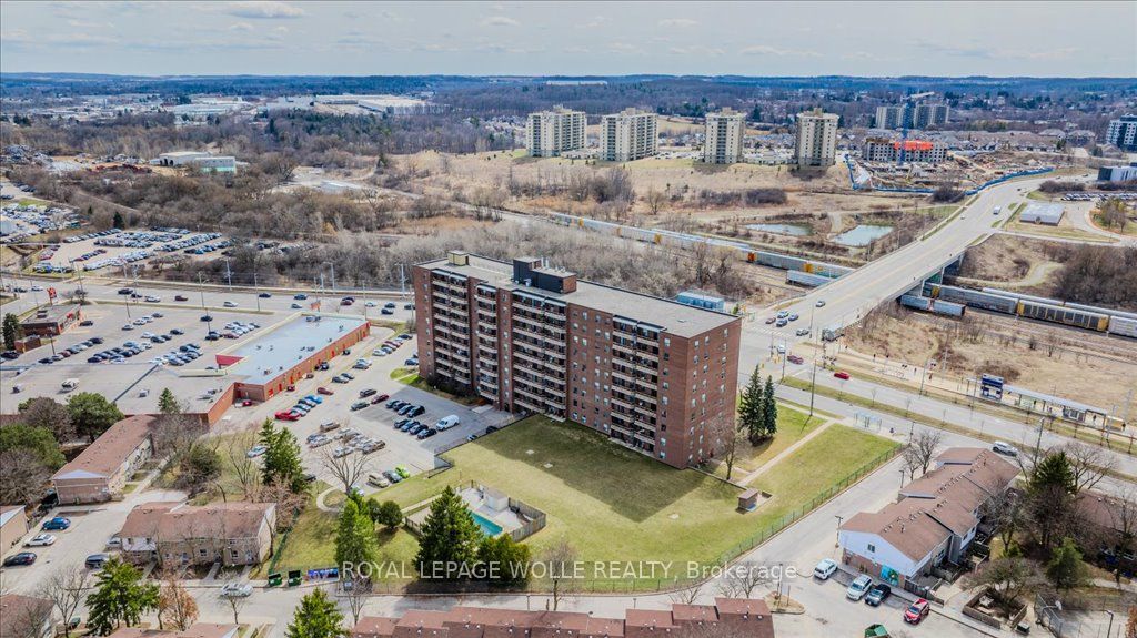 1100 Courtland Avenue E, #208