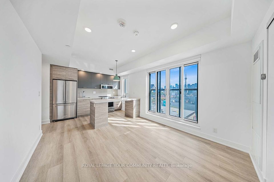 484 Spadina
