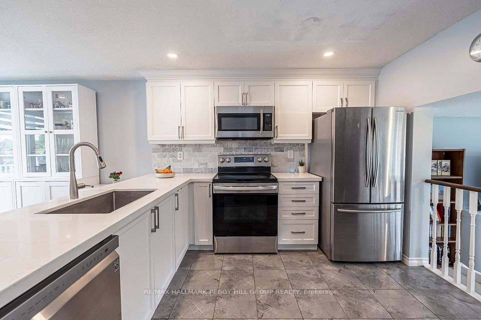 56 Rundle Crescent, Barrie, ON L4N 8E6