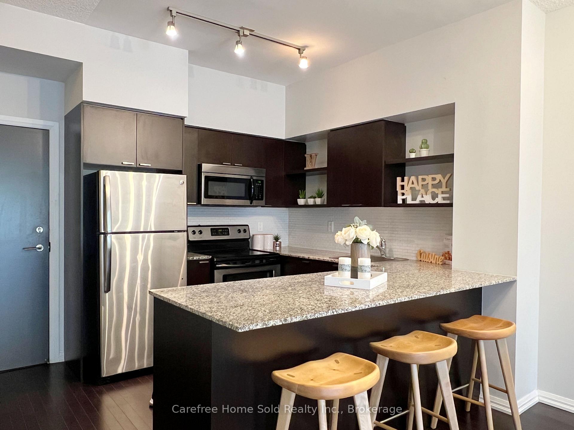 2 Bedrooms Condo at 35 Hayden, Toronto For sale