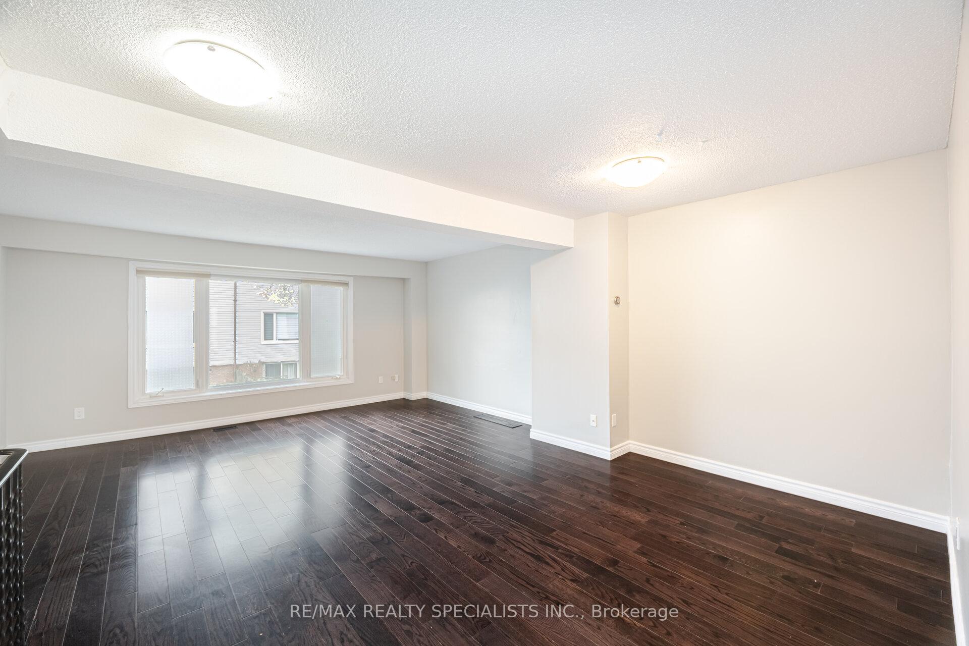 3 Bedrooms Condo at 2440 Bromsgrove, Mississauga For sale